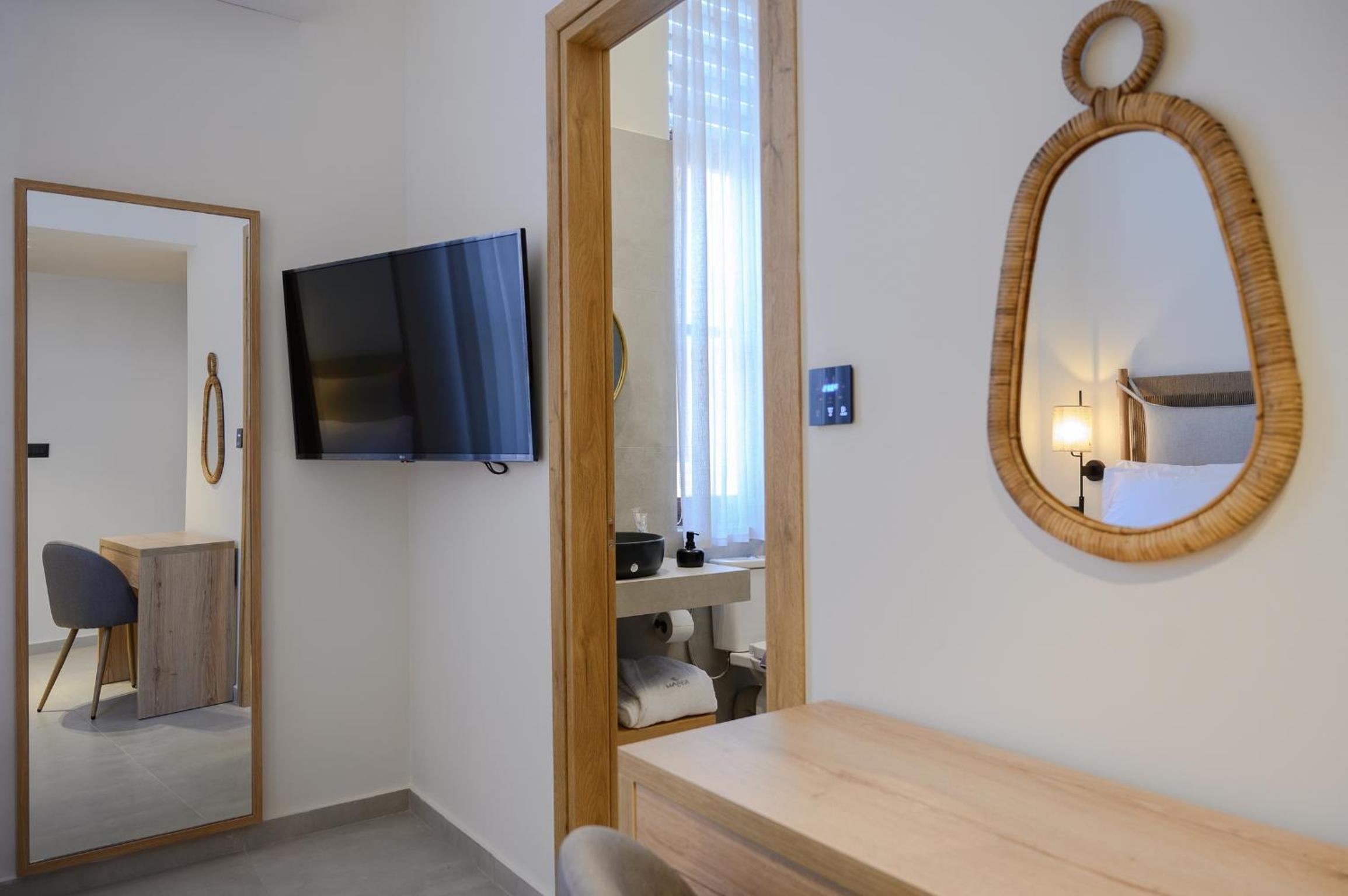 Junior Suite with Old Town View and Balcony	 - Photo 10