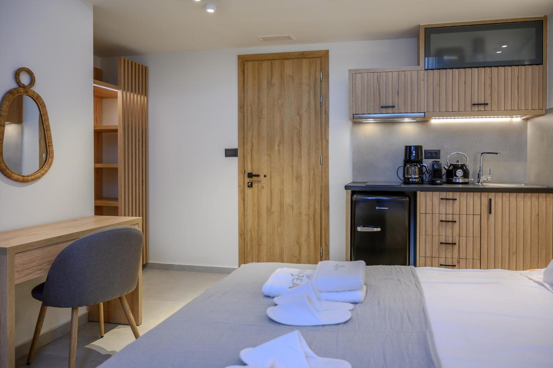 Junior Suite with Old Town View and Balcony	 - Photo 7
