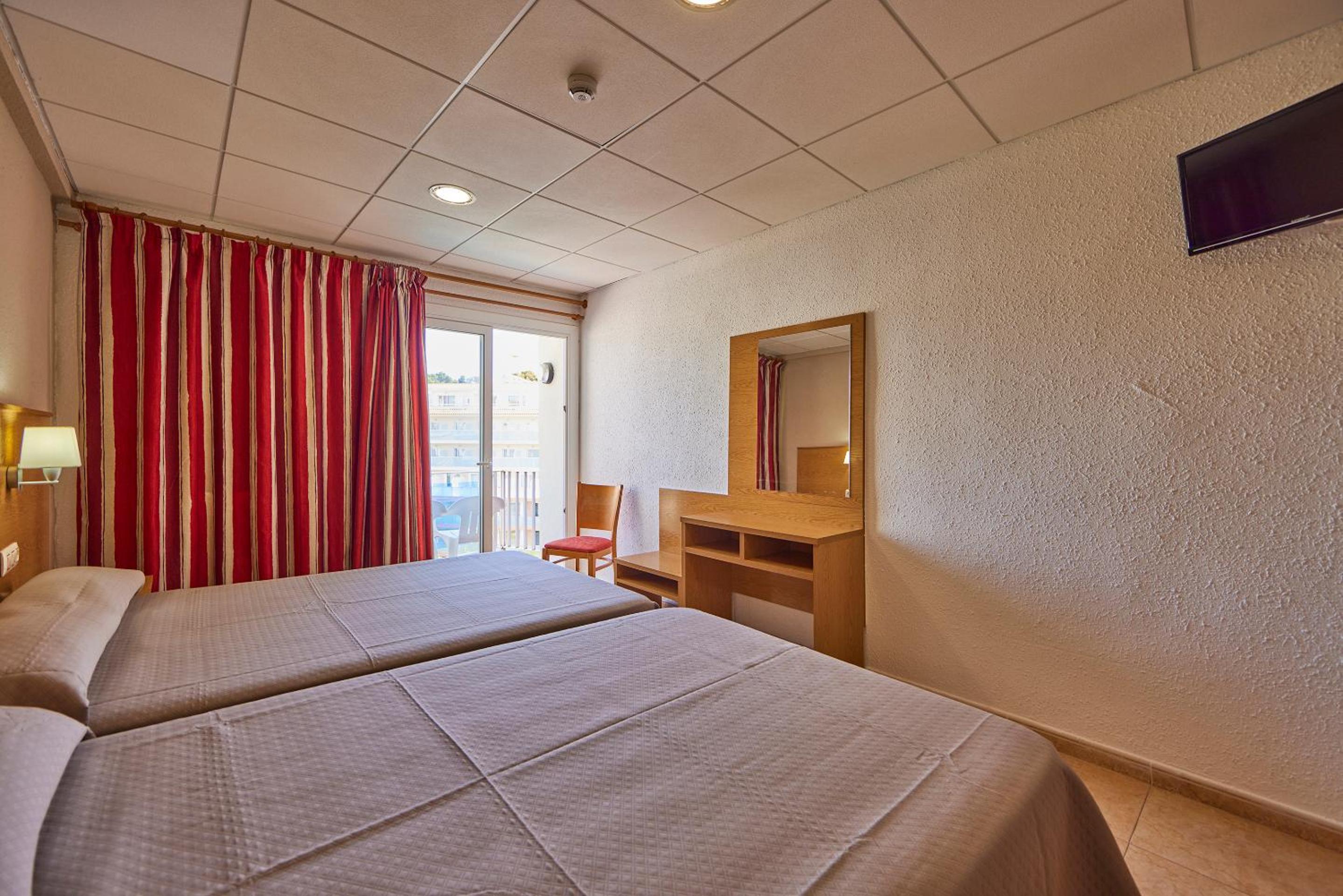 Double or Twin Room with Pool View photo 2