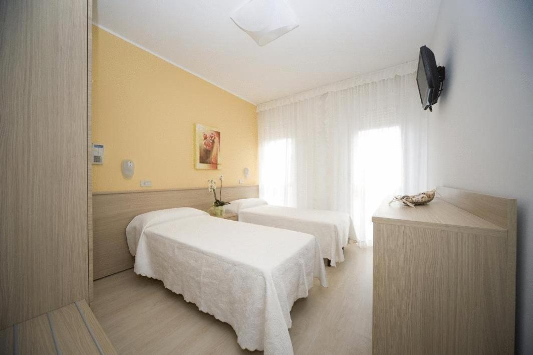 Double Room with Balcony - Photo 1