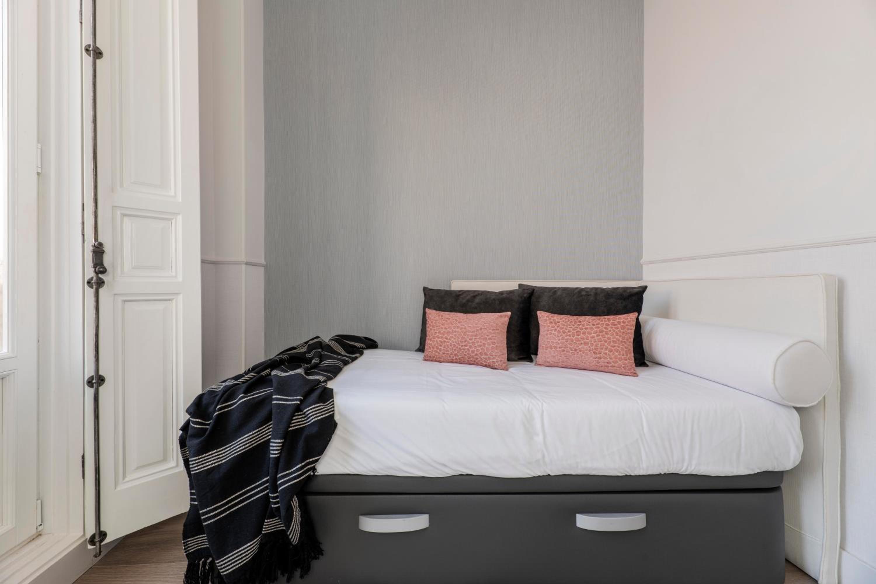Two-Bedroom Apartment - Photo 16