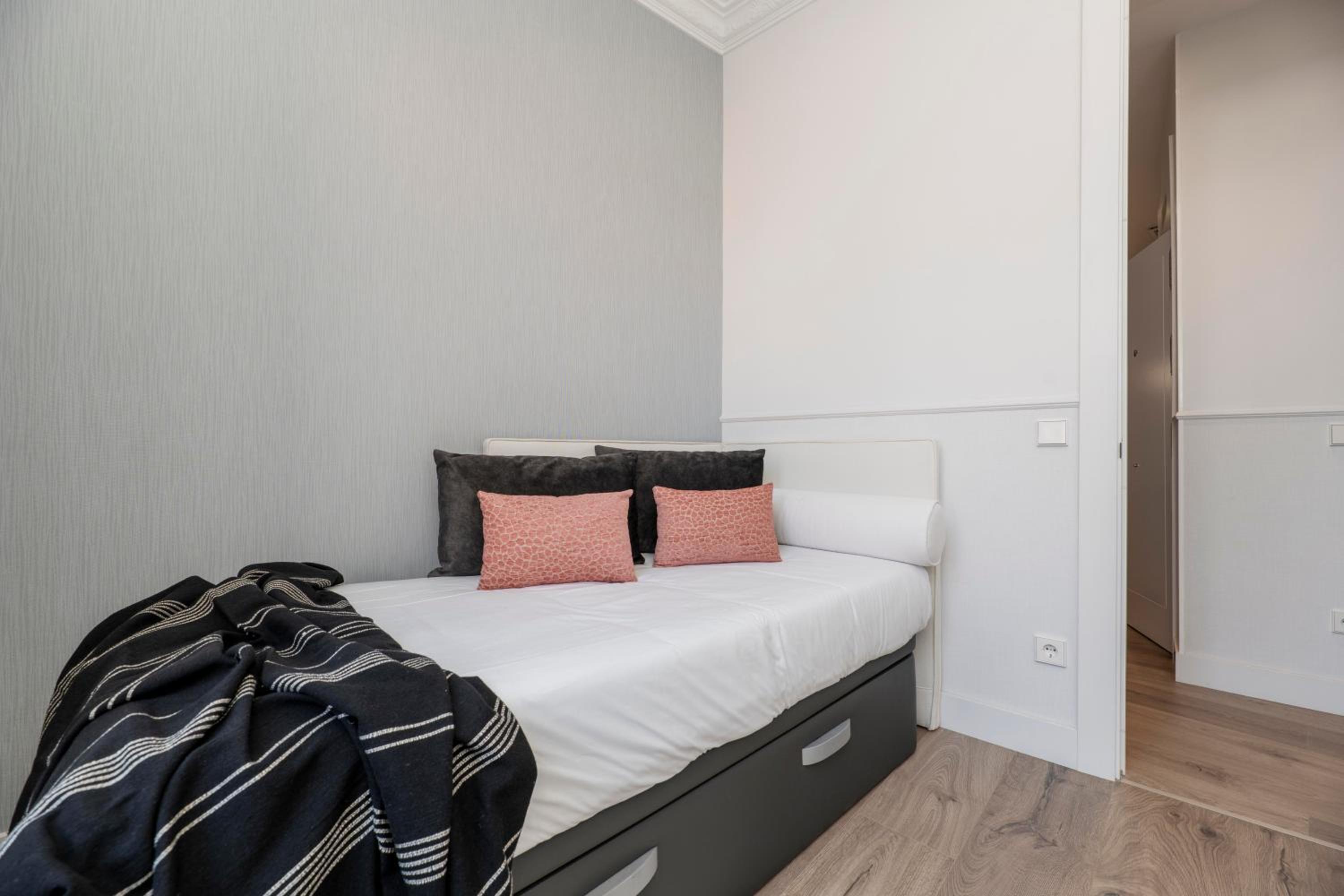 Two-Bedroom Apartment - Photo 15