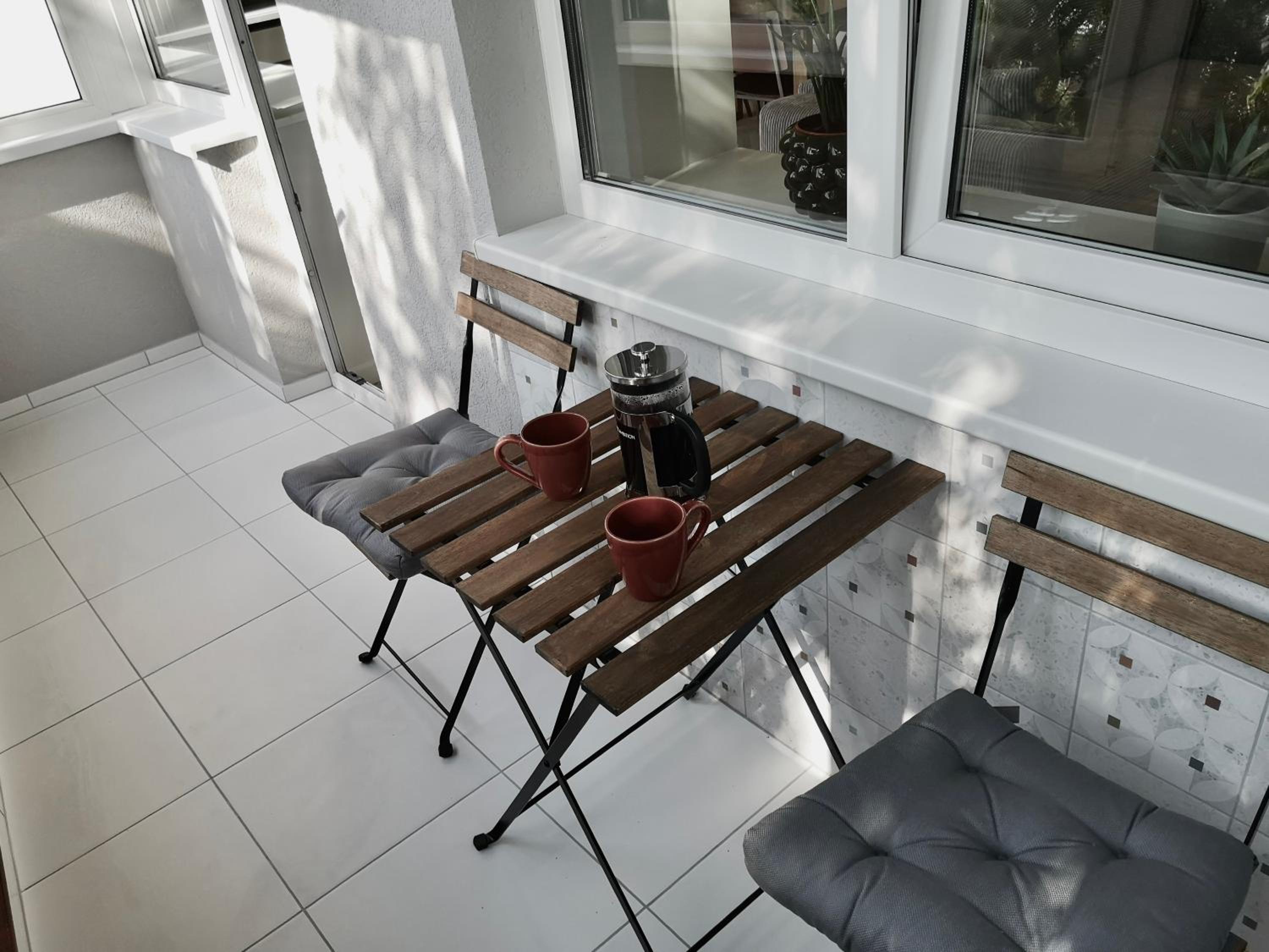 Apartment with Balcony - Photo 7