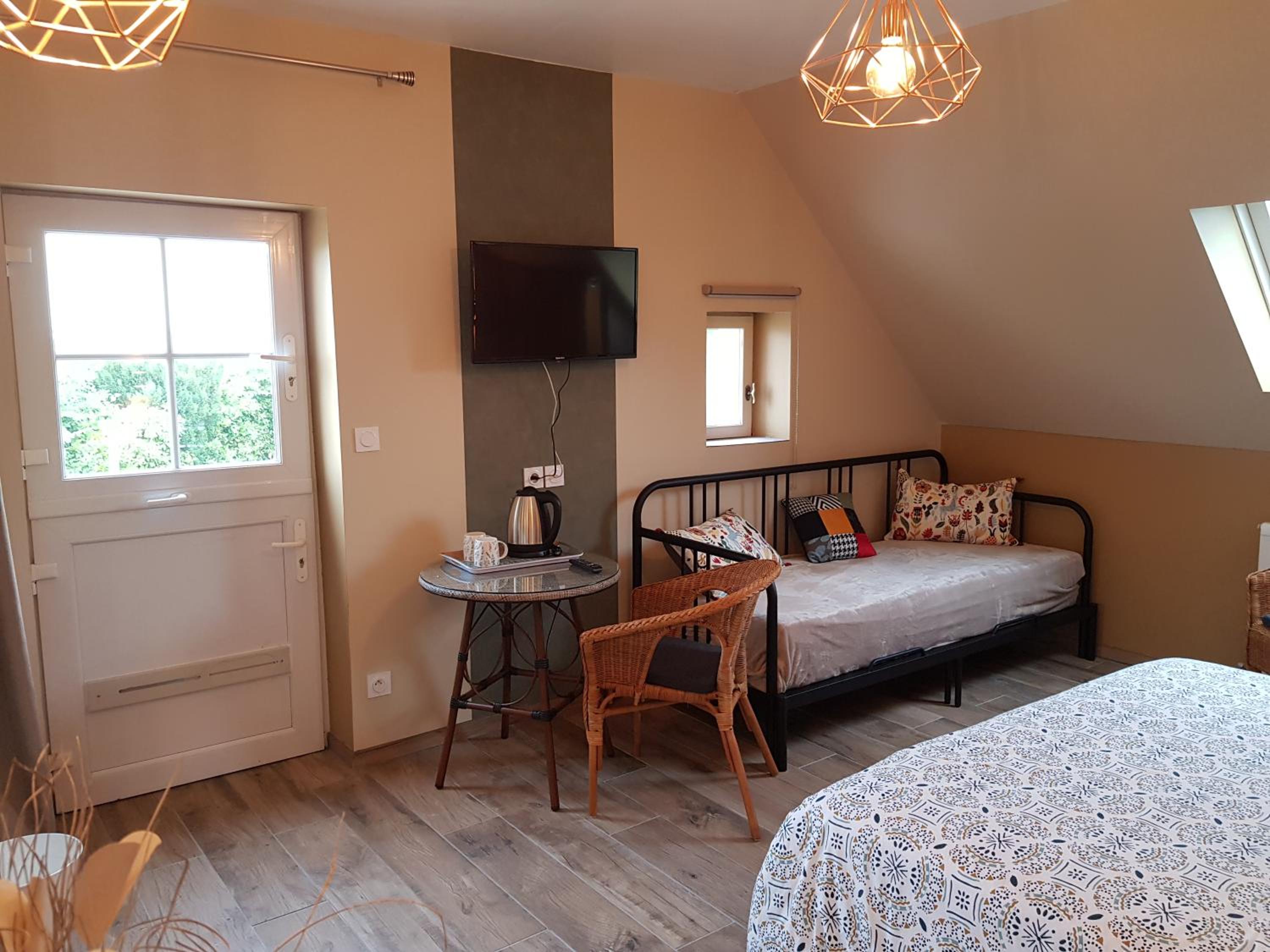 Family Room with Garden View - Photo 3