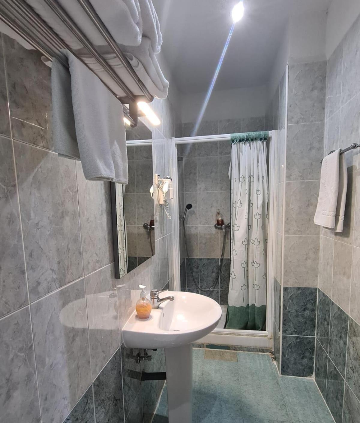 Deluxe Double Room with Extra Bed photo 2