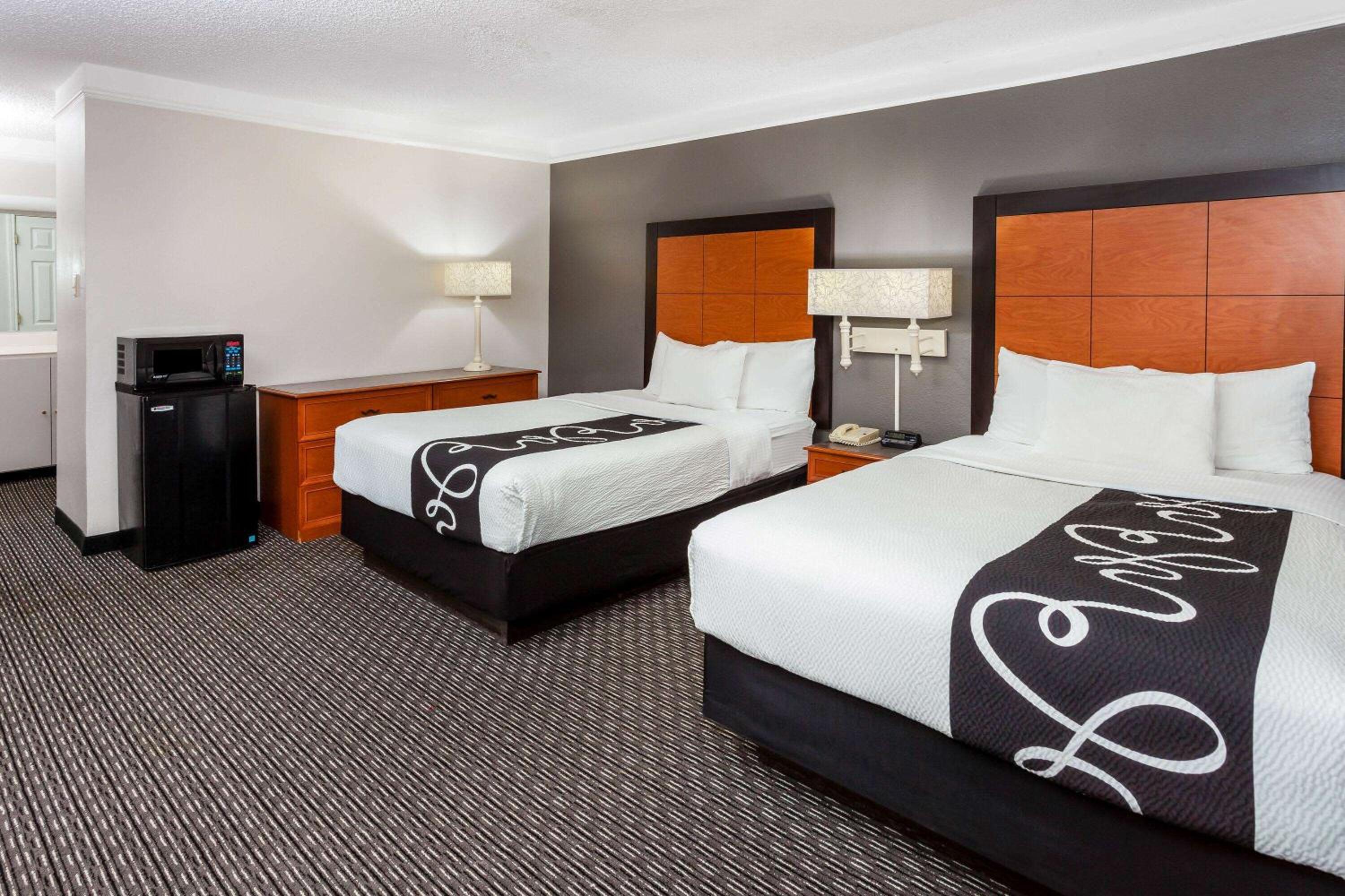 Room with Two Full Beds - Non-Smoking - Photo 7