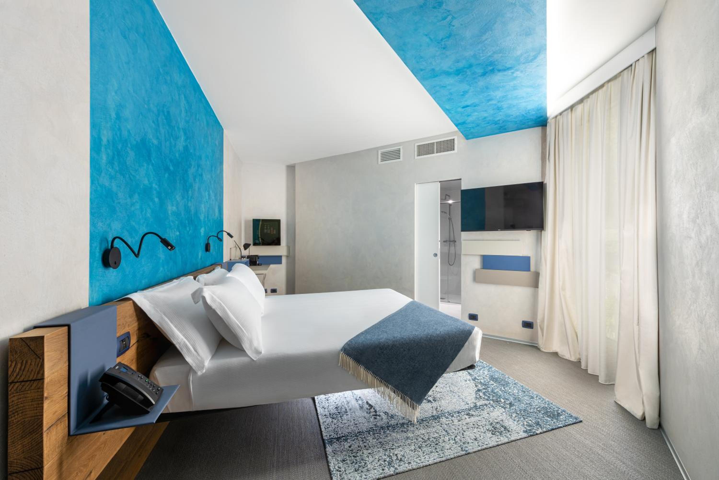 Deluxe Room - Photo 4