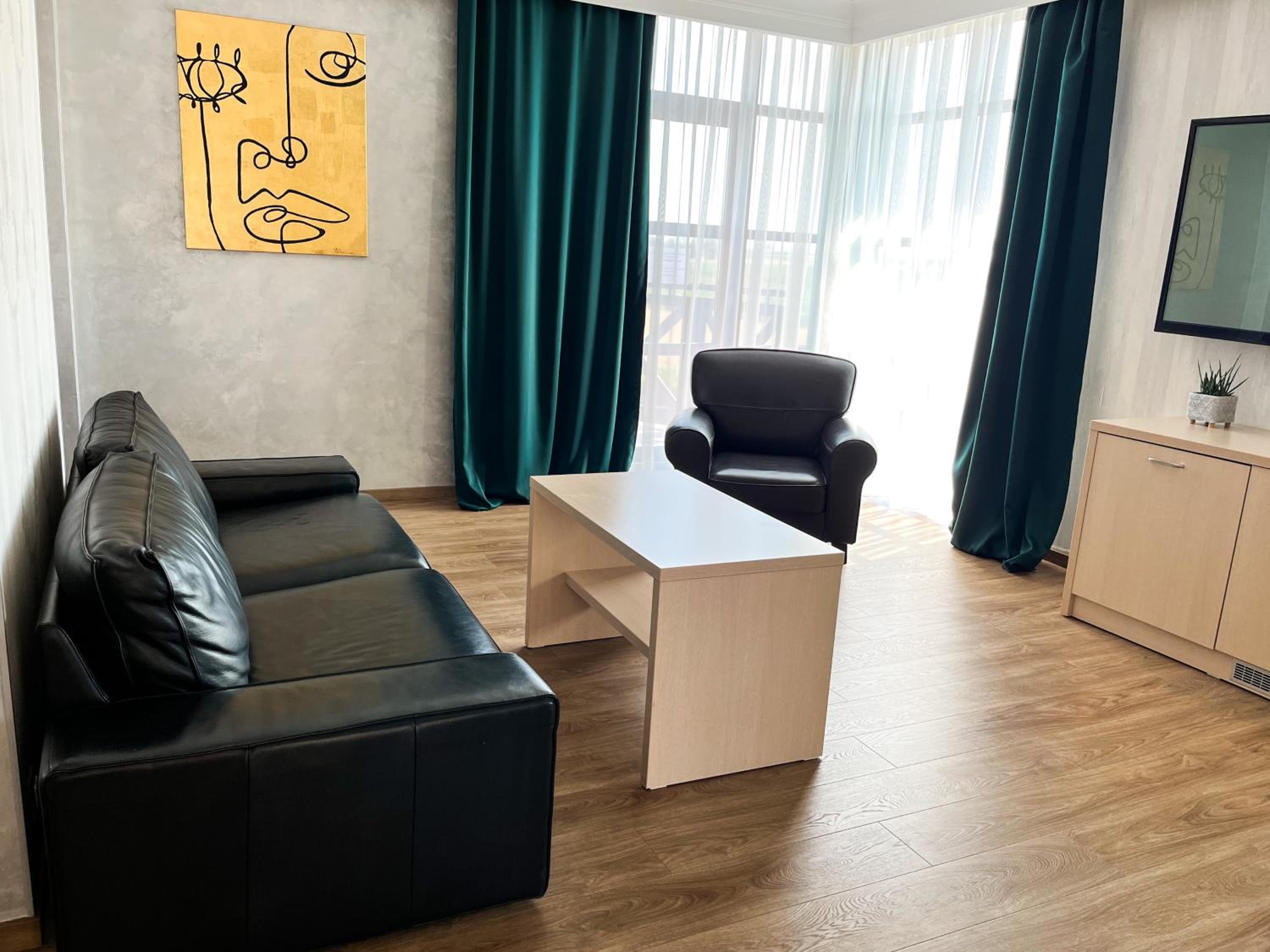 Apartment with Balcony photo 3