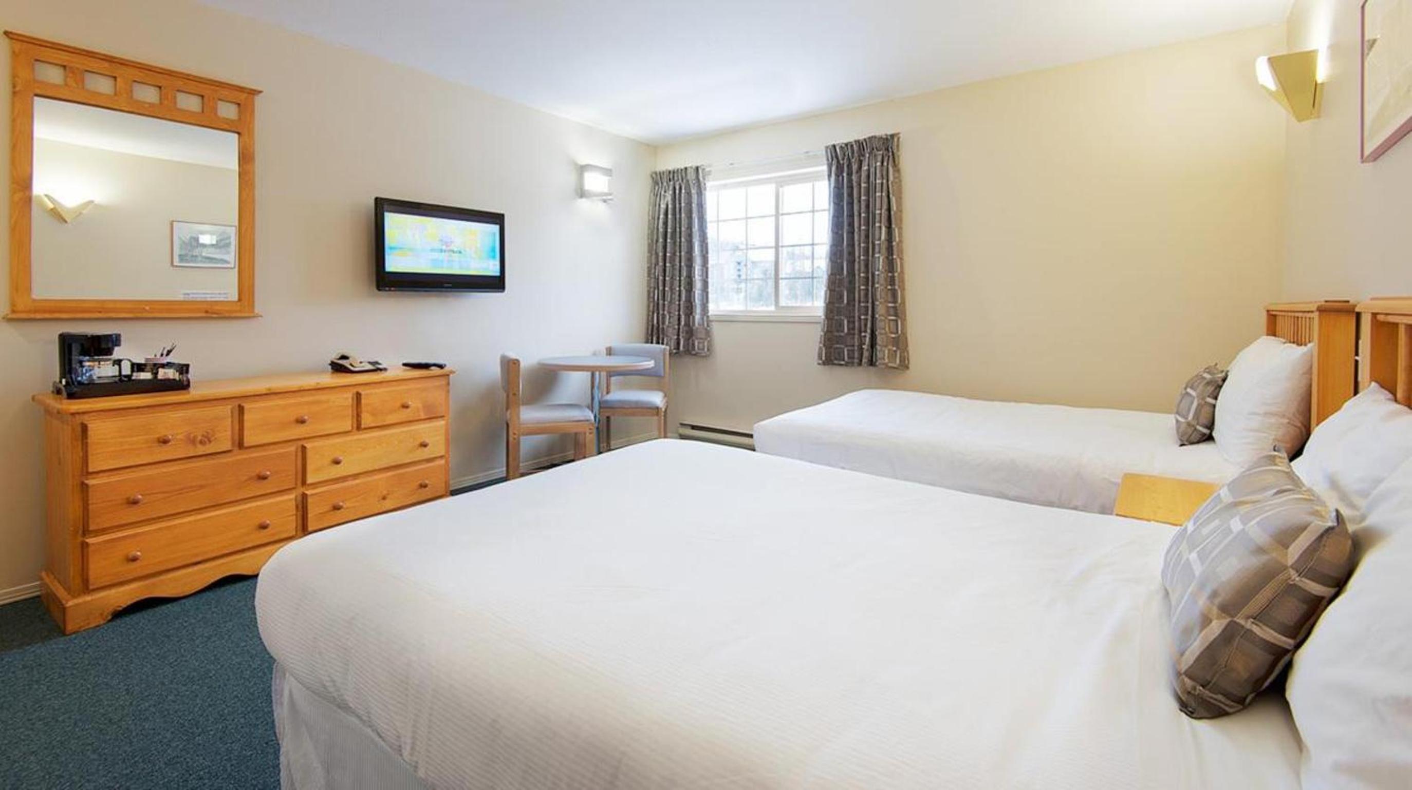 Standard Room with Two Double Beds photo 1