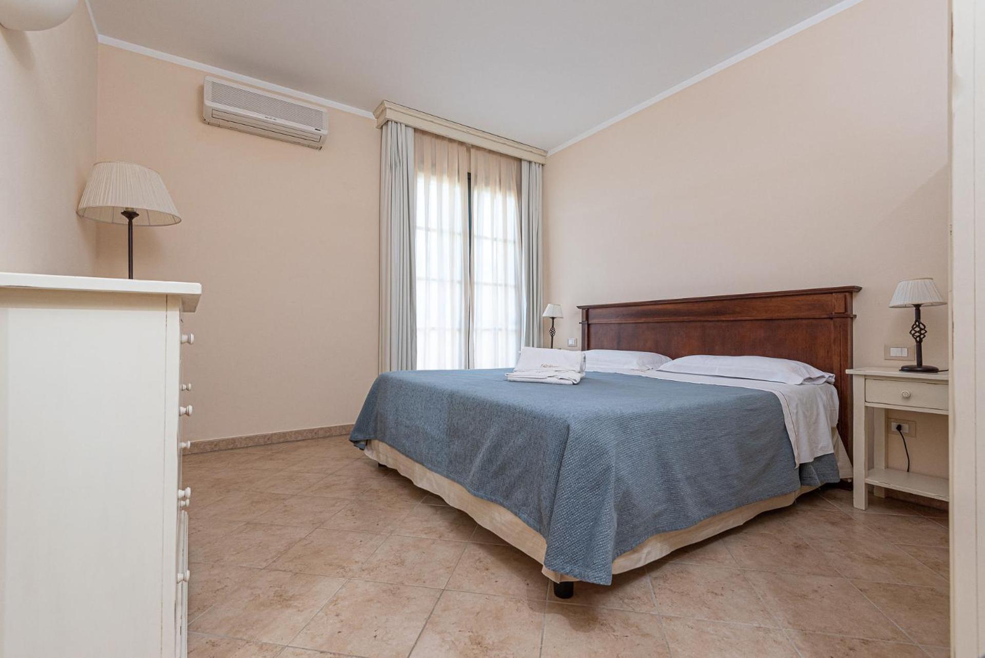 Apartment with Balcony - Photo 8