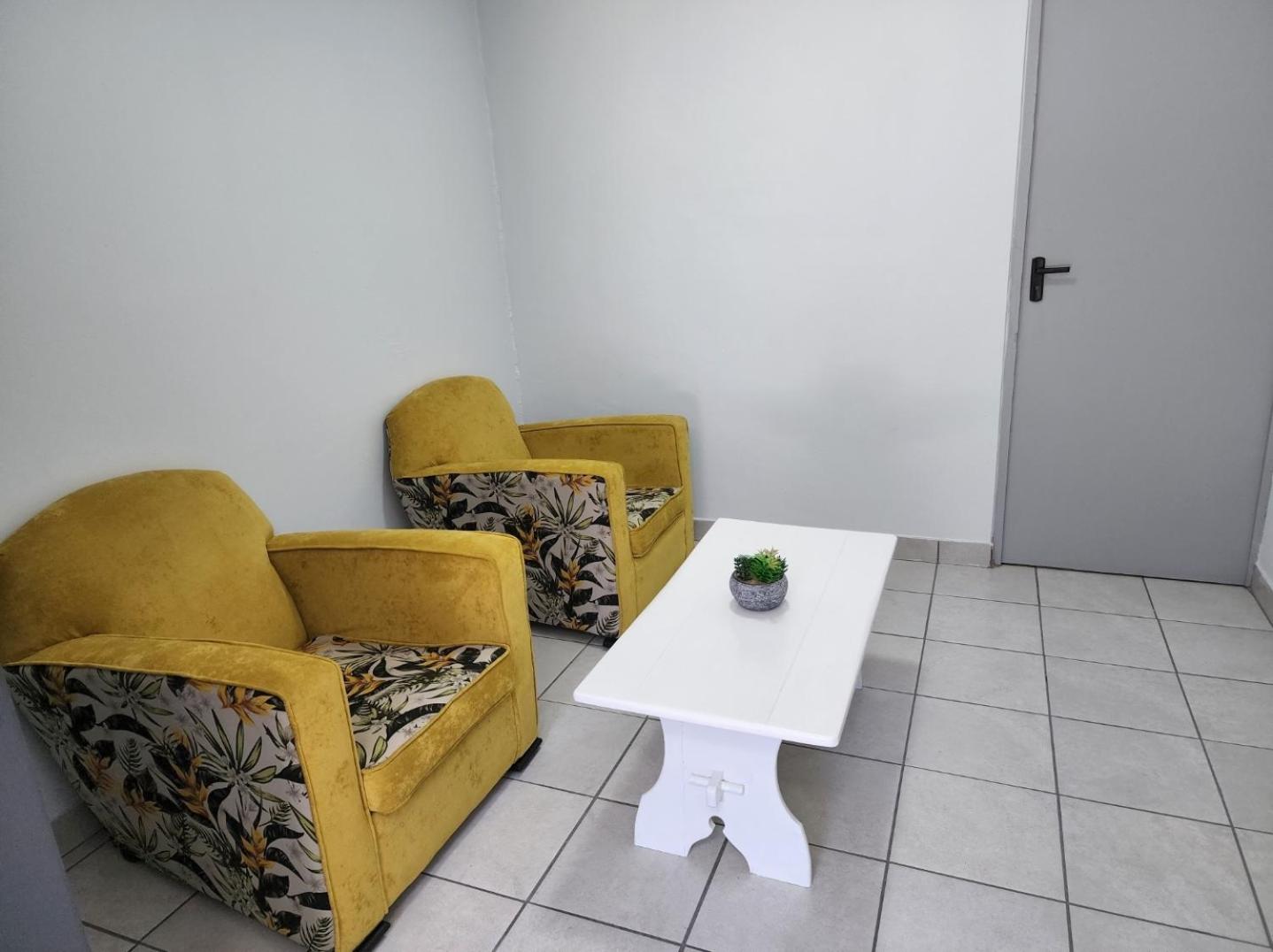 One-Bedroom Apartment - Photo 1