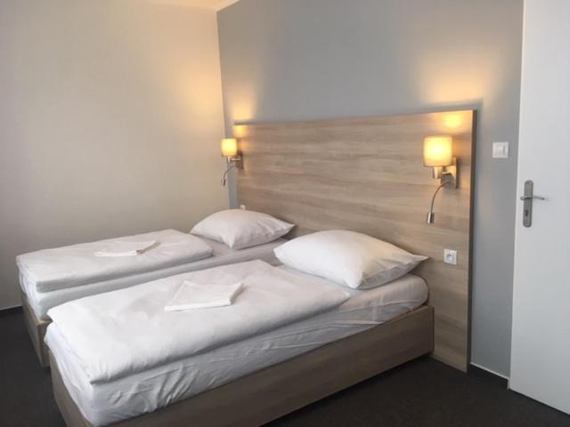 Twin Room - Photo 7