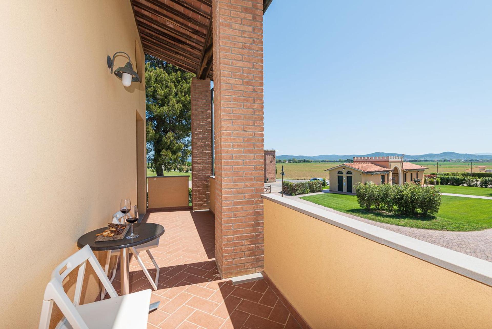 Apartment with Balcony - Photo 9