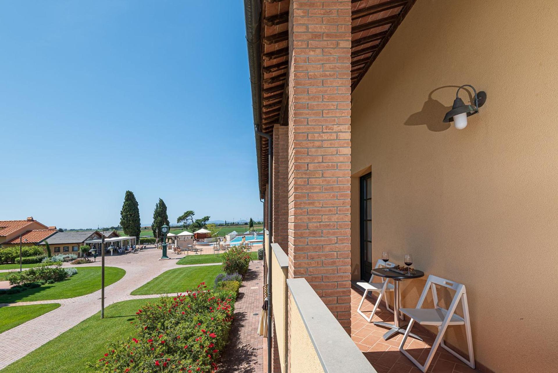 Apartment with Balcony - Photo 10