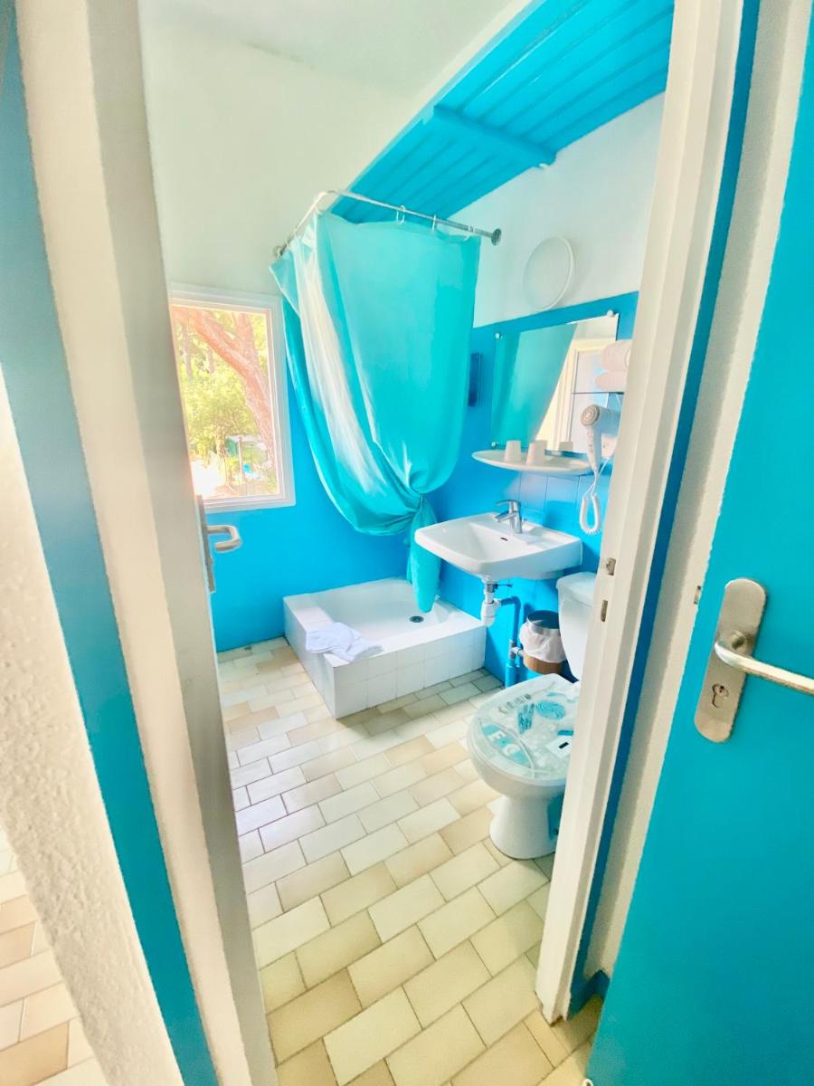 Standard Double Room - Photo 8