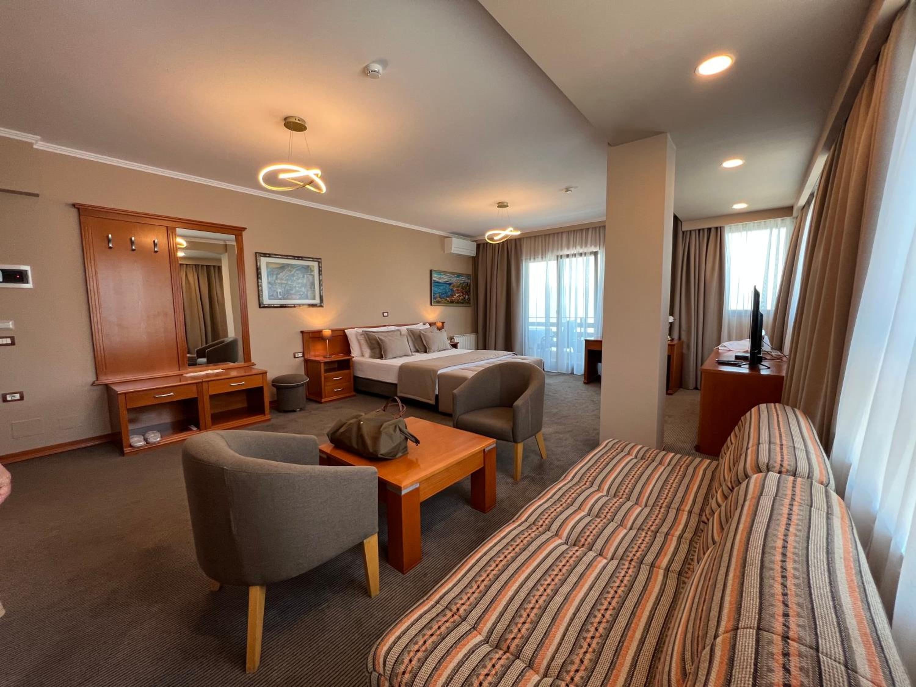 King Suite with Spa Bath photo 2