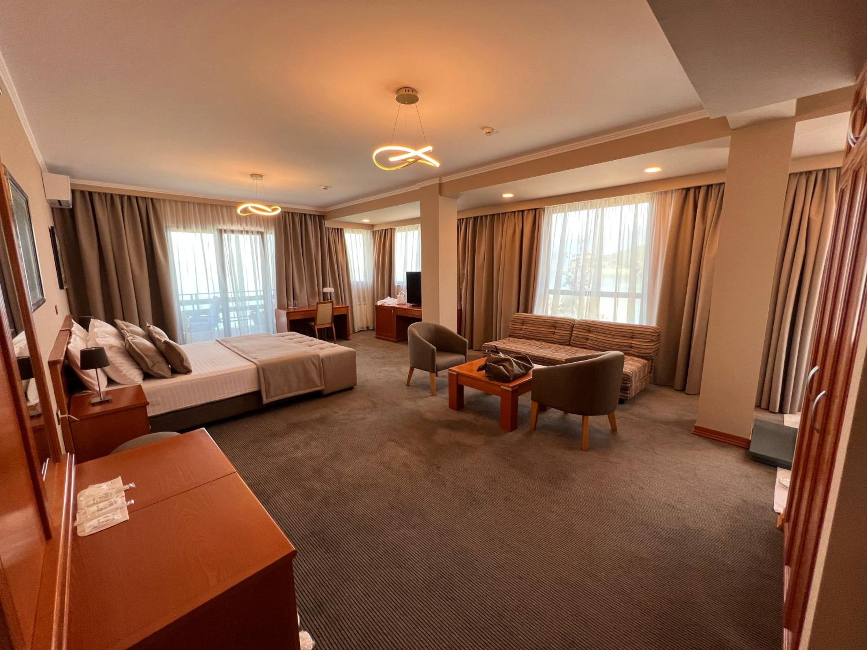 King Suite with Spa Bath photo 1