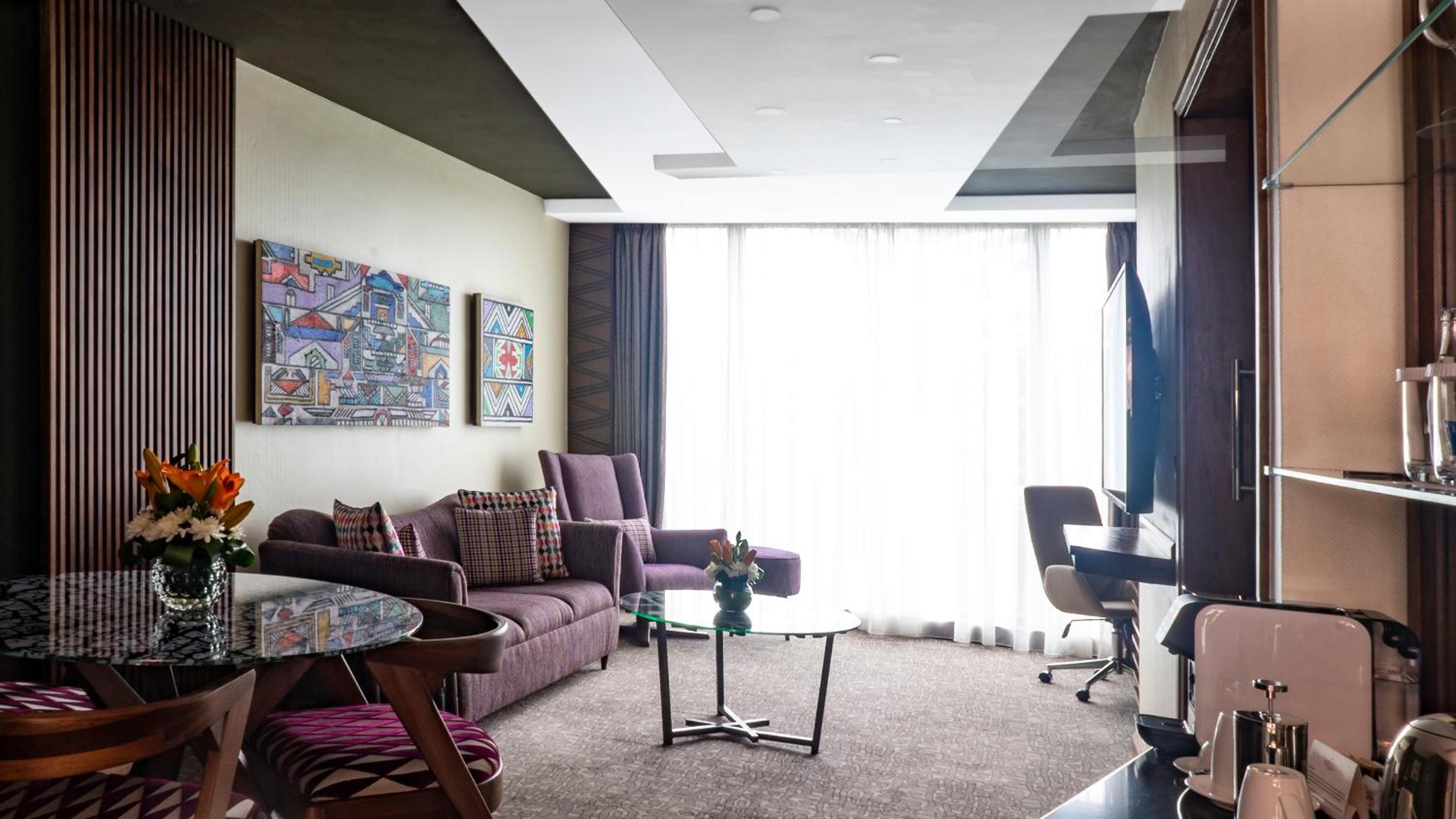 Signature Suite - Photo 4