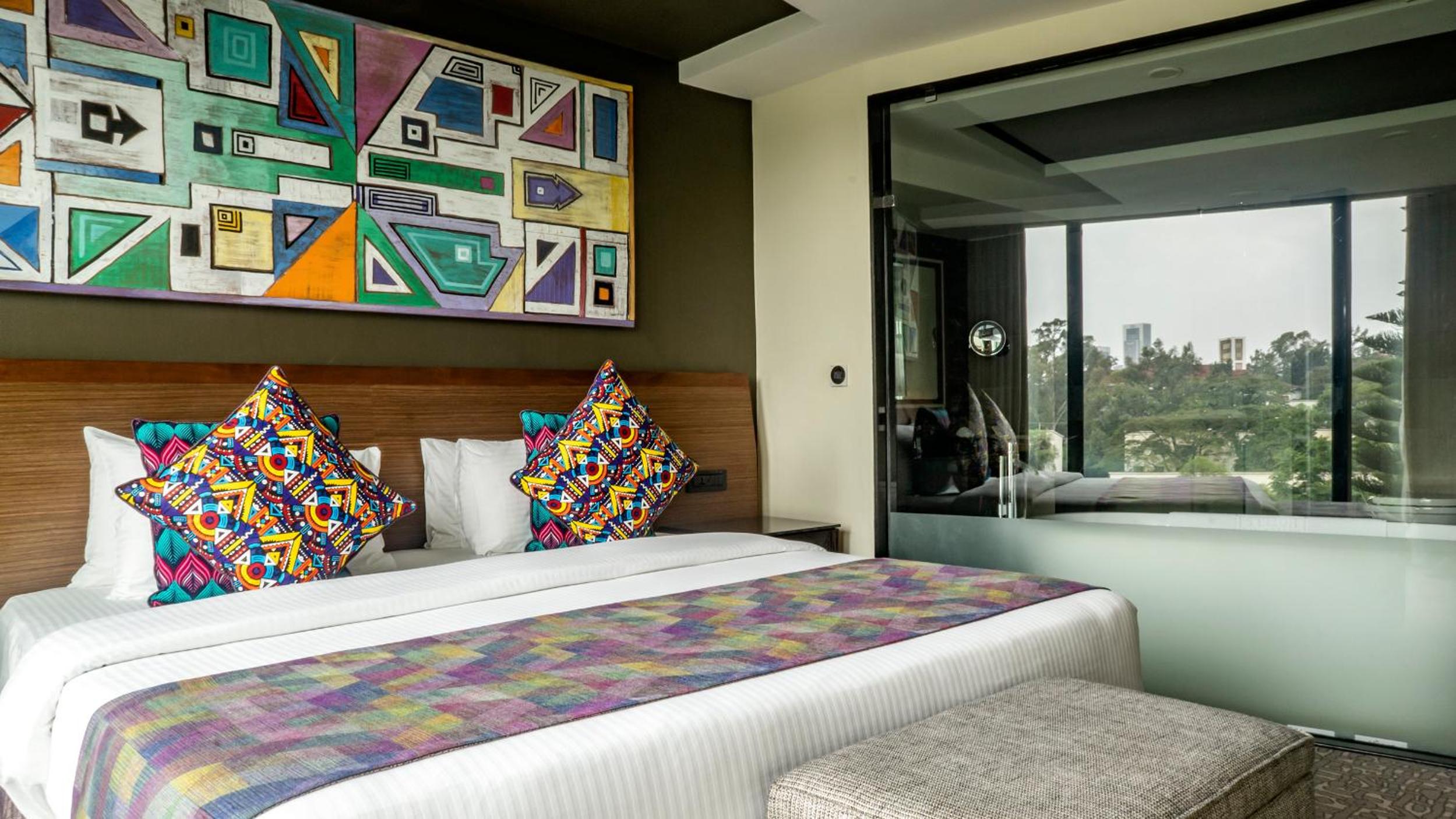 Signature Suite - Photo 6