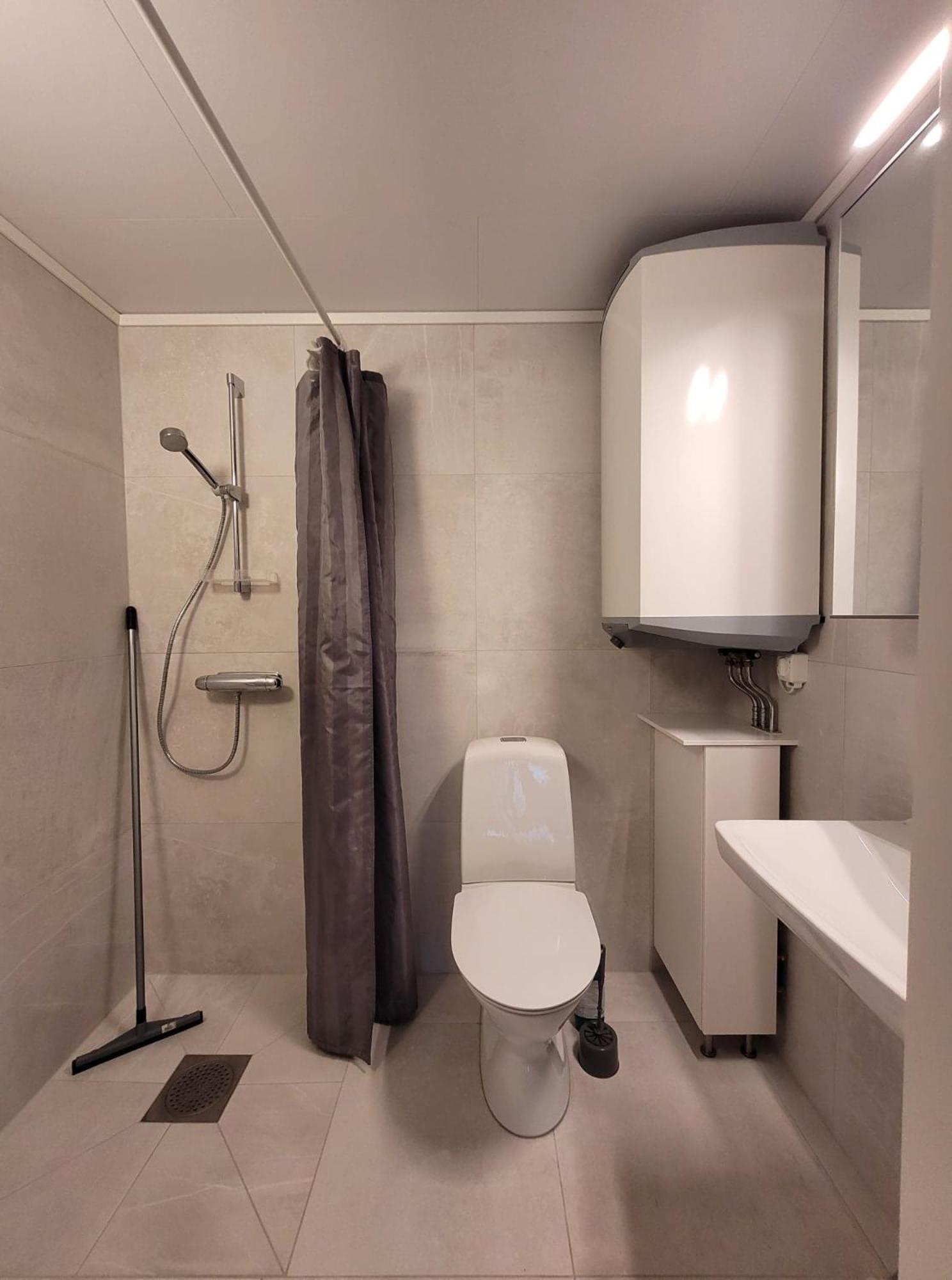 Three-Bedroom Cottage - Photo 7