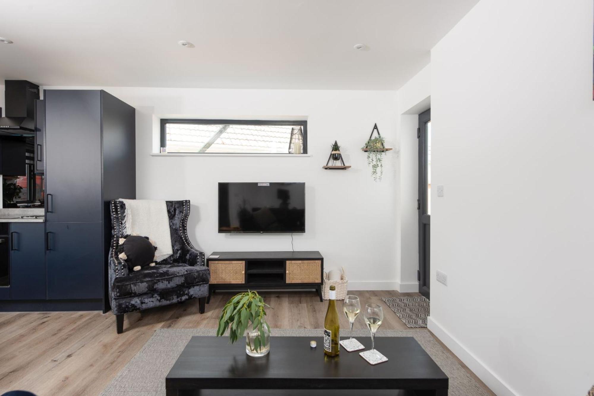 One-Bedroom House photo 2