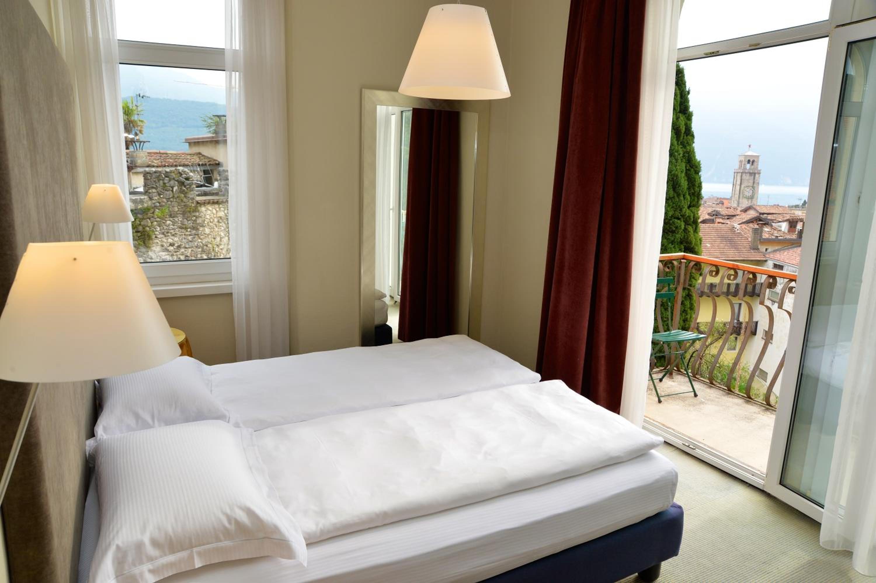 Prestige Double Room with Balcony and Lake View - Photo 5