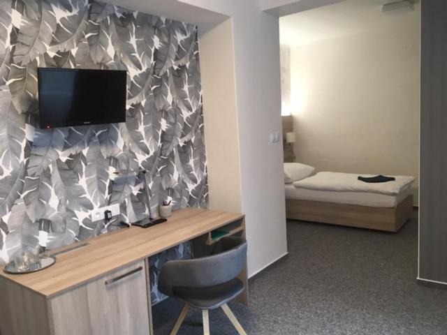 Economy Twin Room - Photo 1