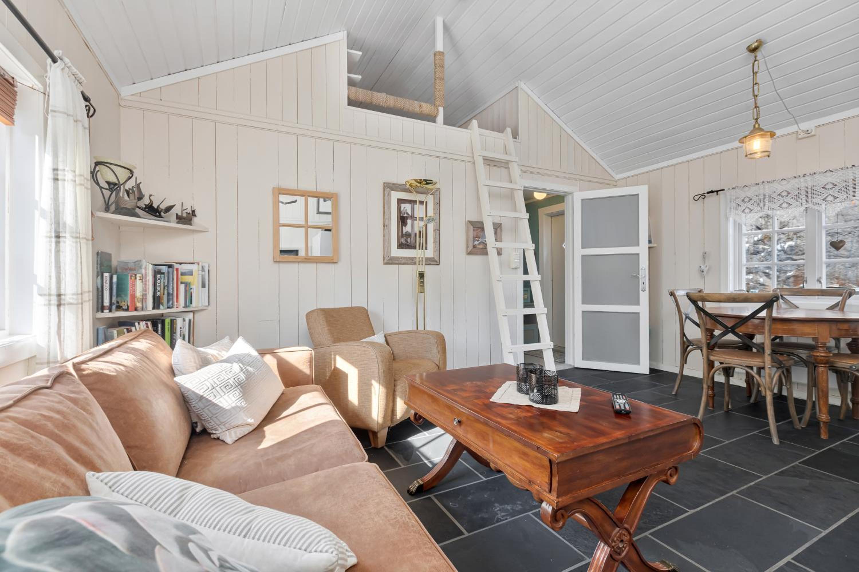 Comfort Cabin 1 Bedroom - Photo 12