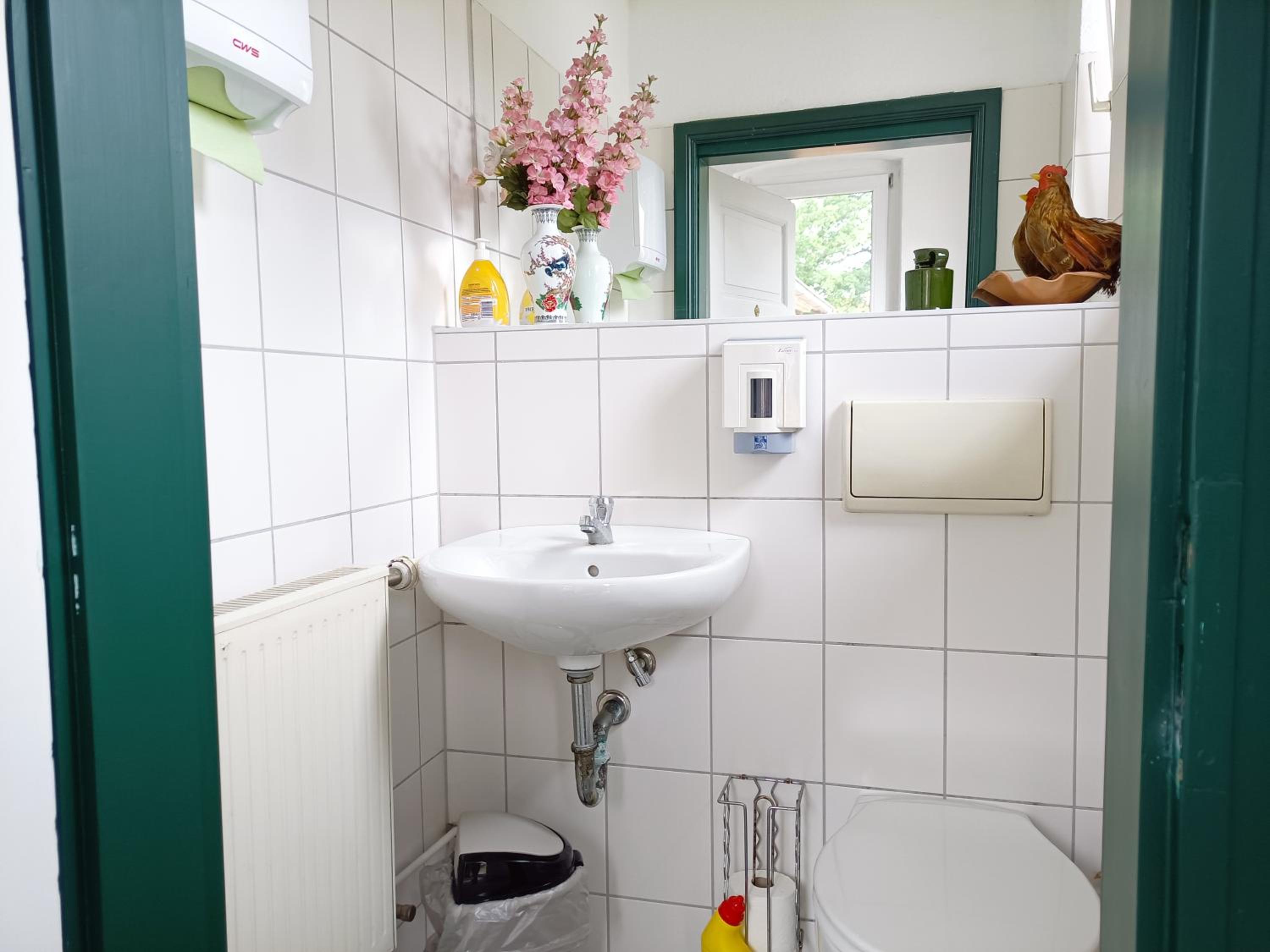 Single Room with Shared Shower and Toilet photo 2