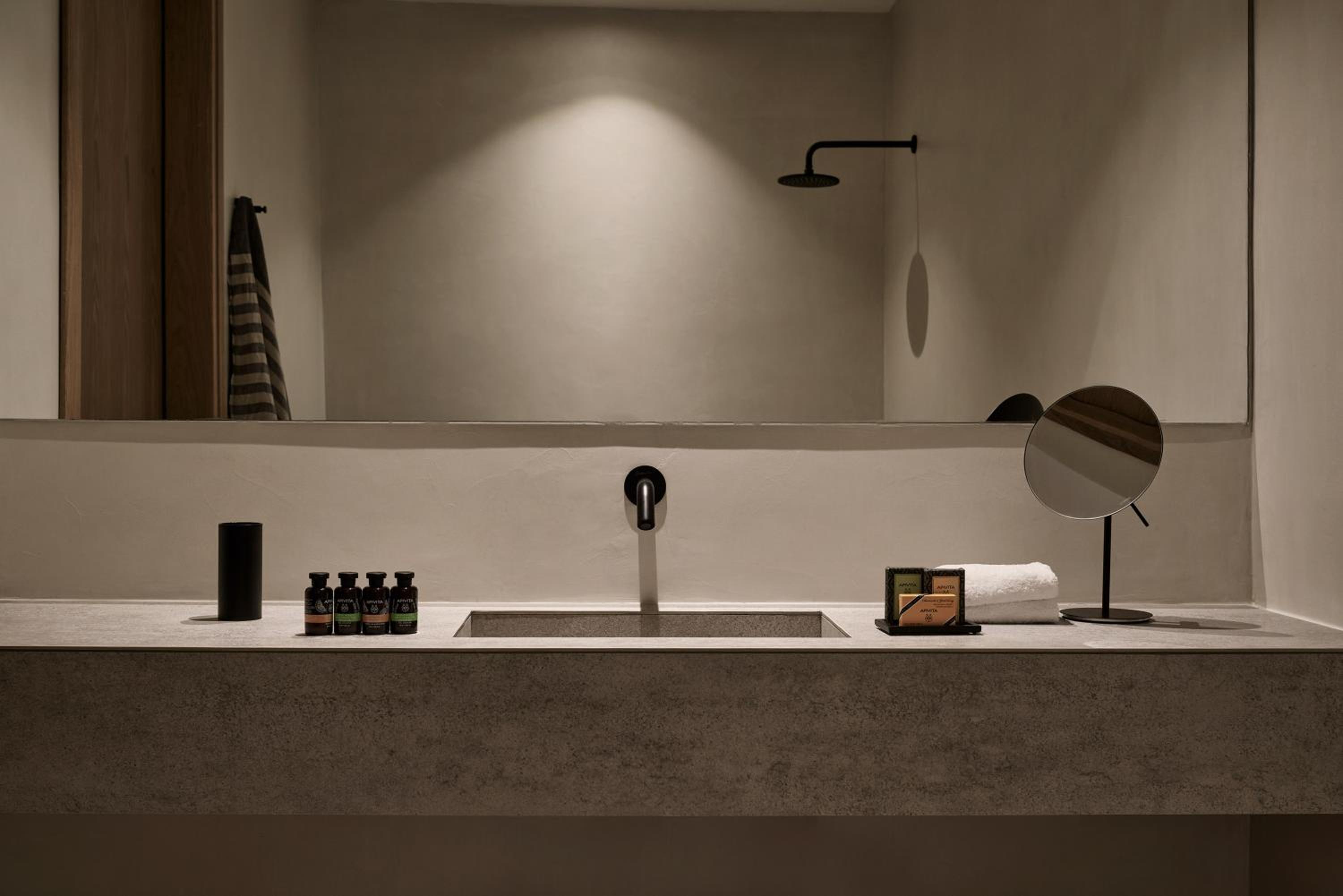 Suite with Private Pool - Photo 3