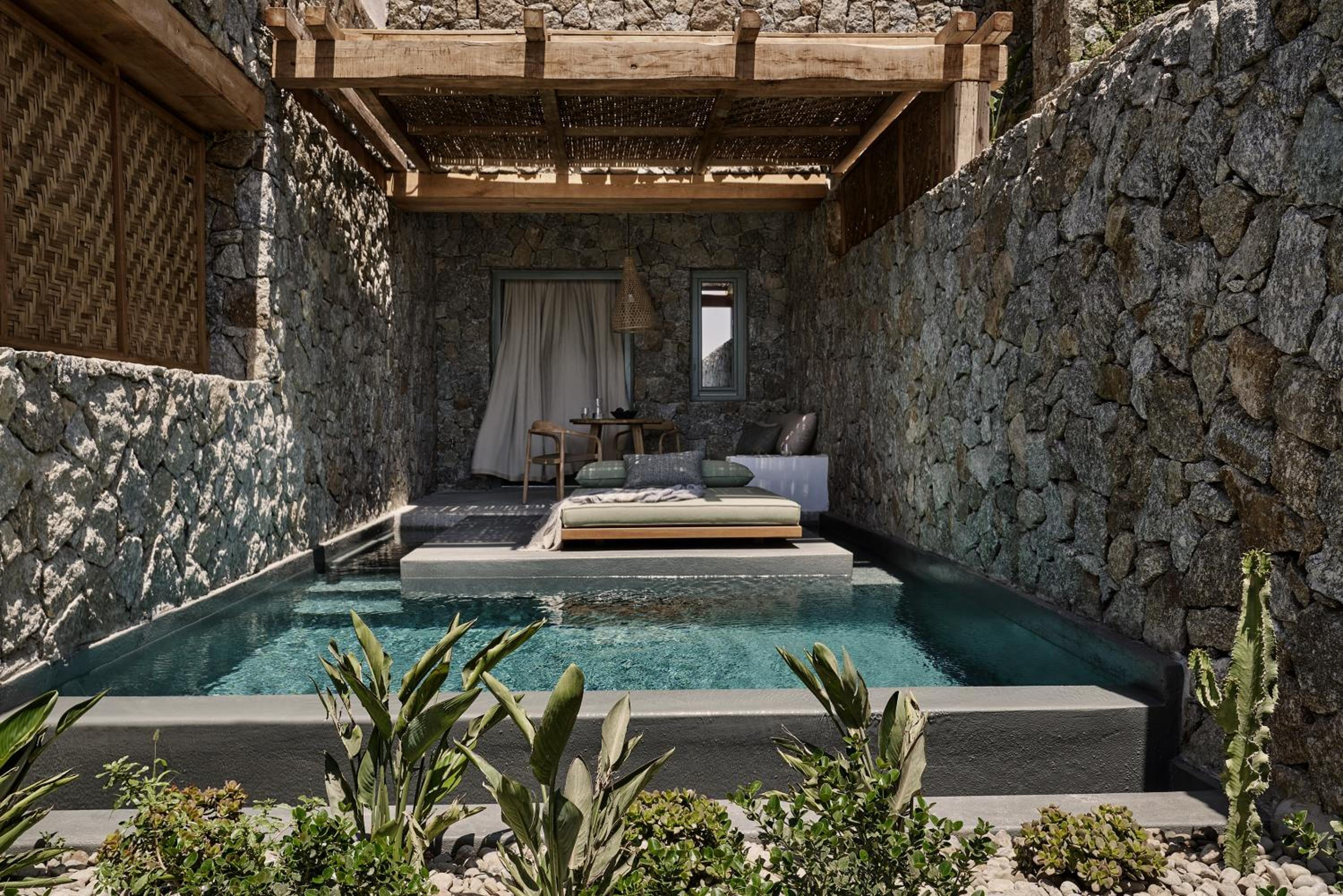 Suite with Private Pool - Photo 7