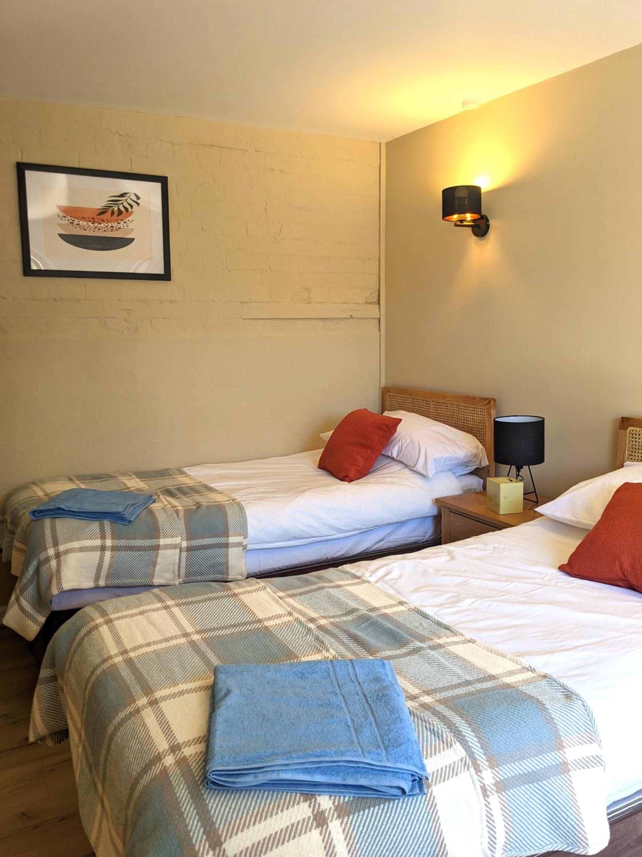 Twin Room - Photo 16