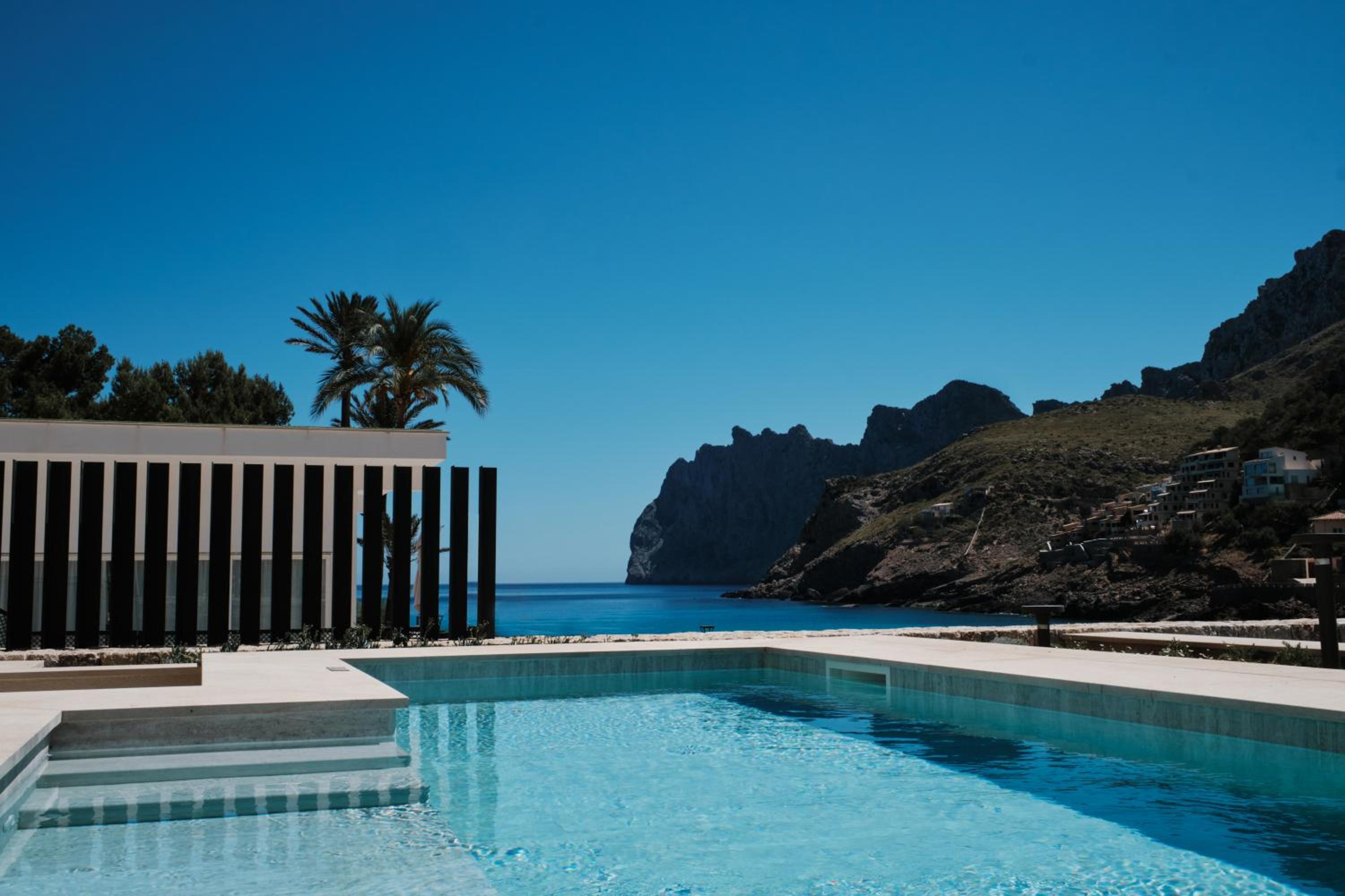 Suite With Private Pool and Side Sea View - Photo 2