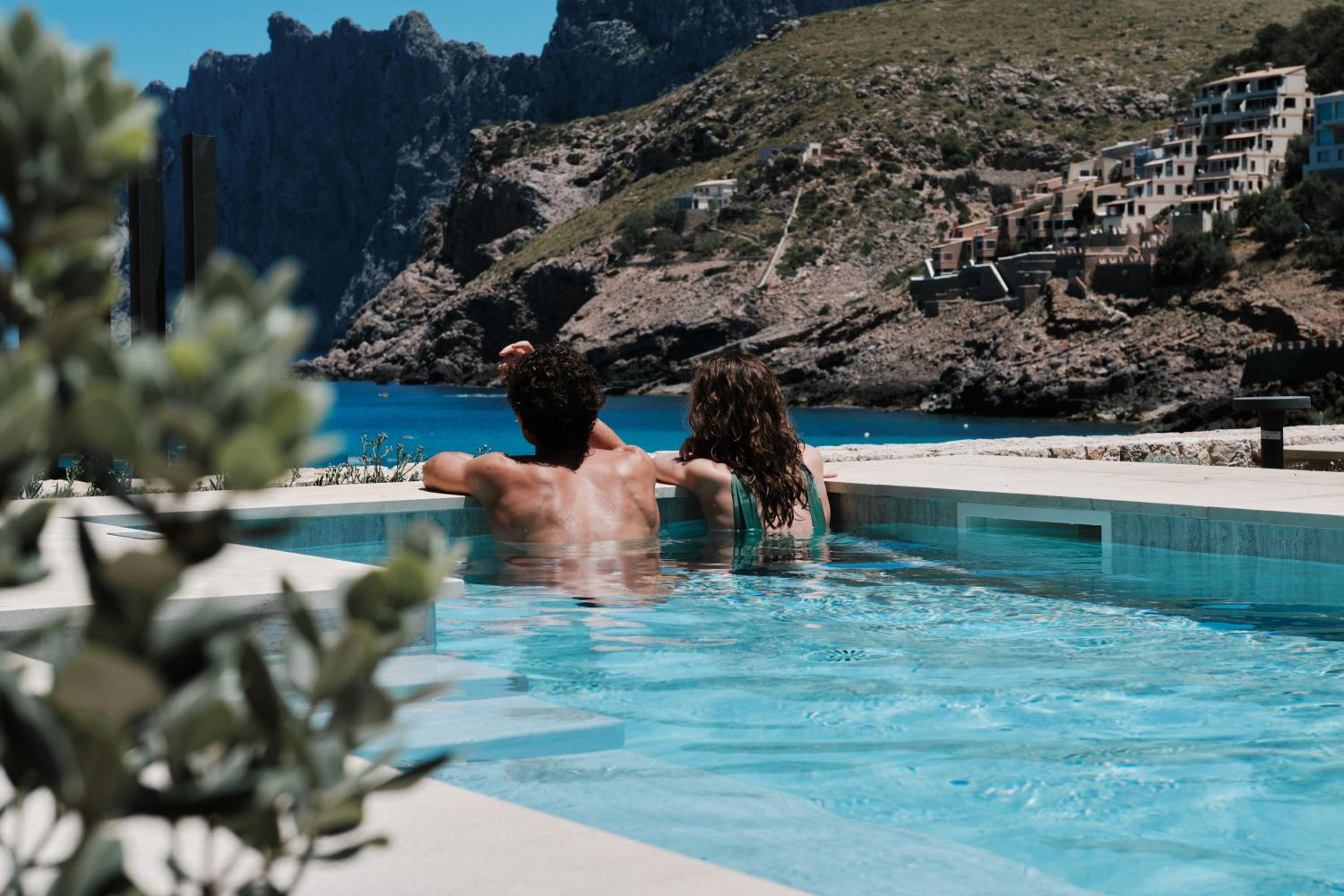 Suite With Private Pool and Side Sea View - Photo 12