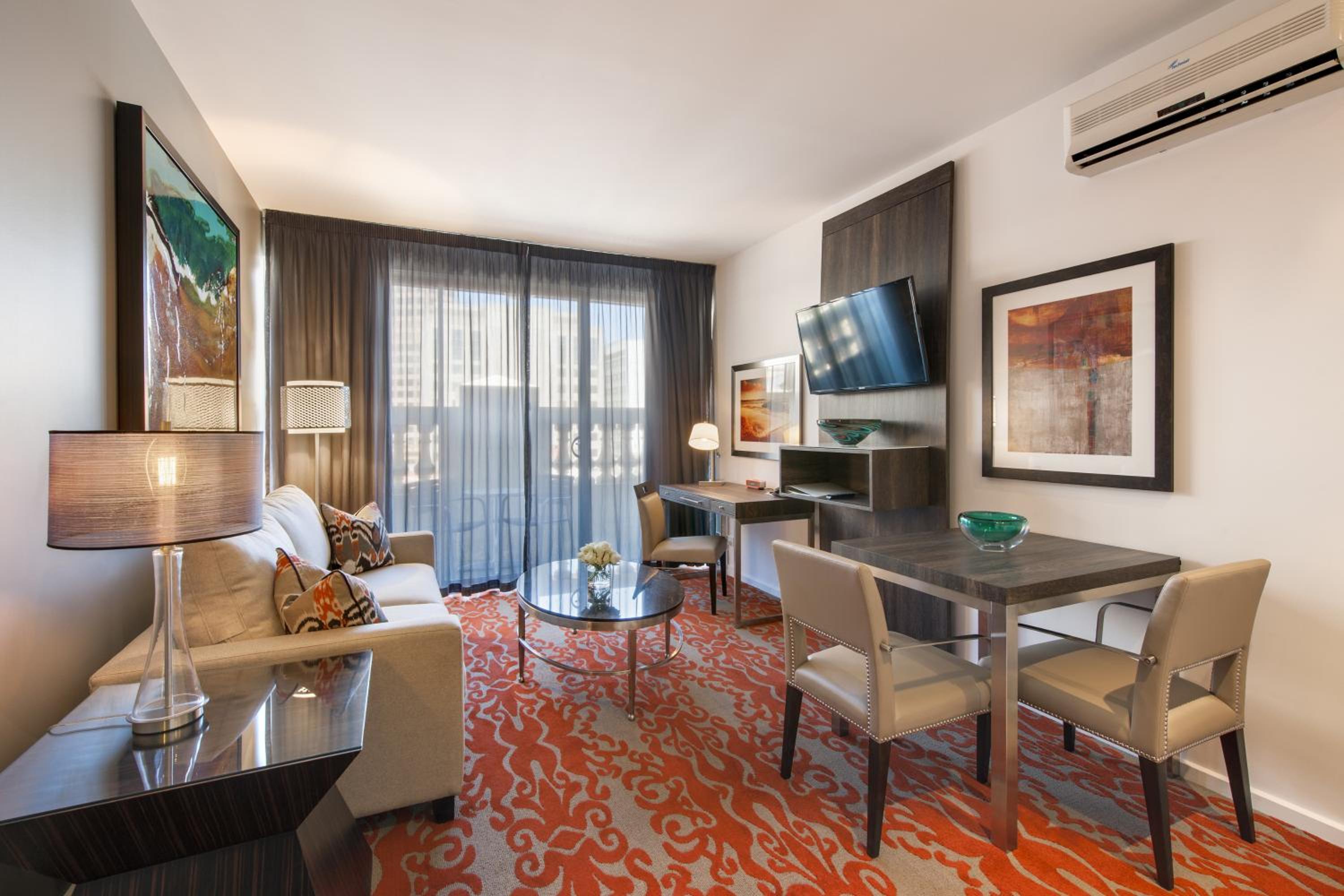 One Bedroom Executive Apartment with Balcony - Photo 5