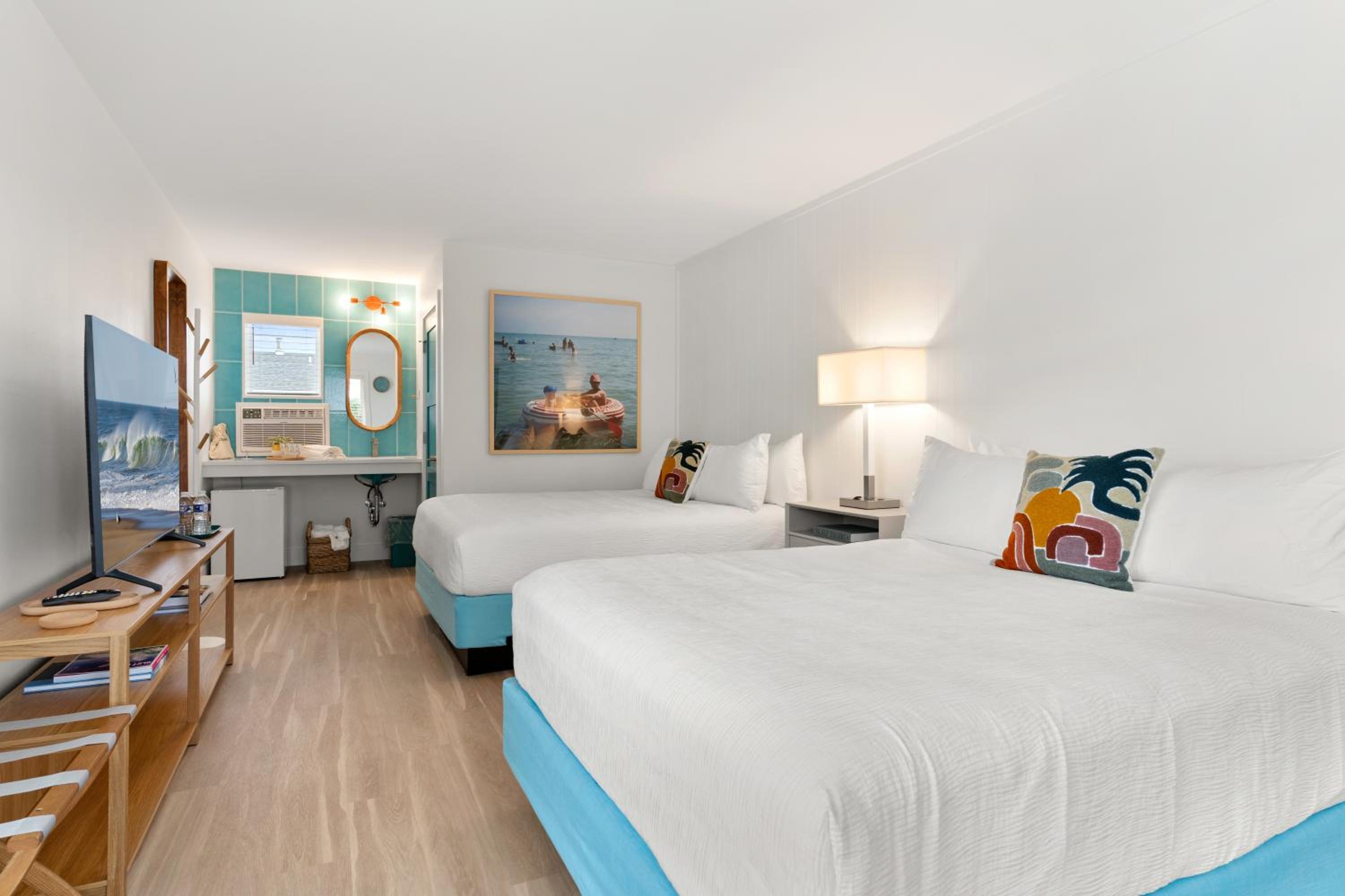 Queen Room with Two Queen Beds photo 1