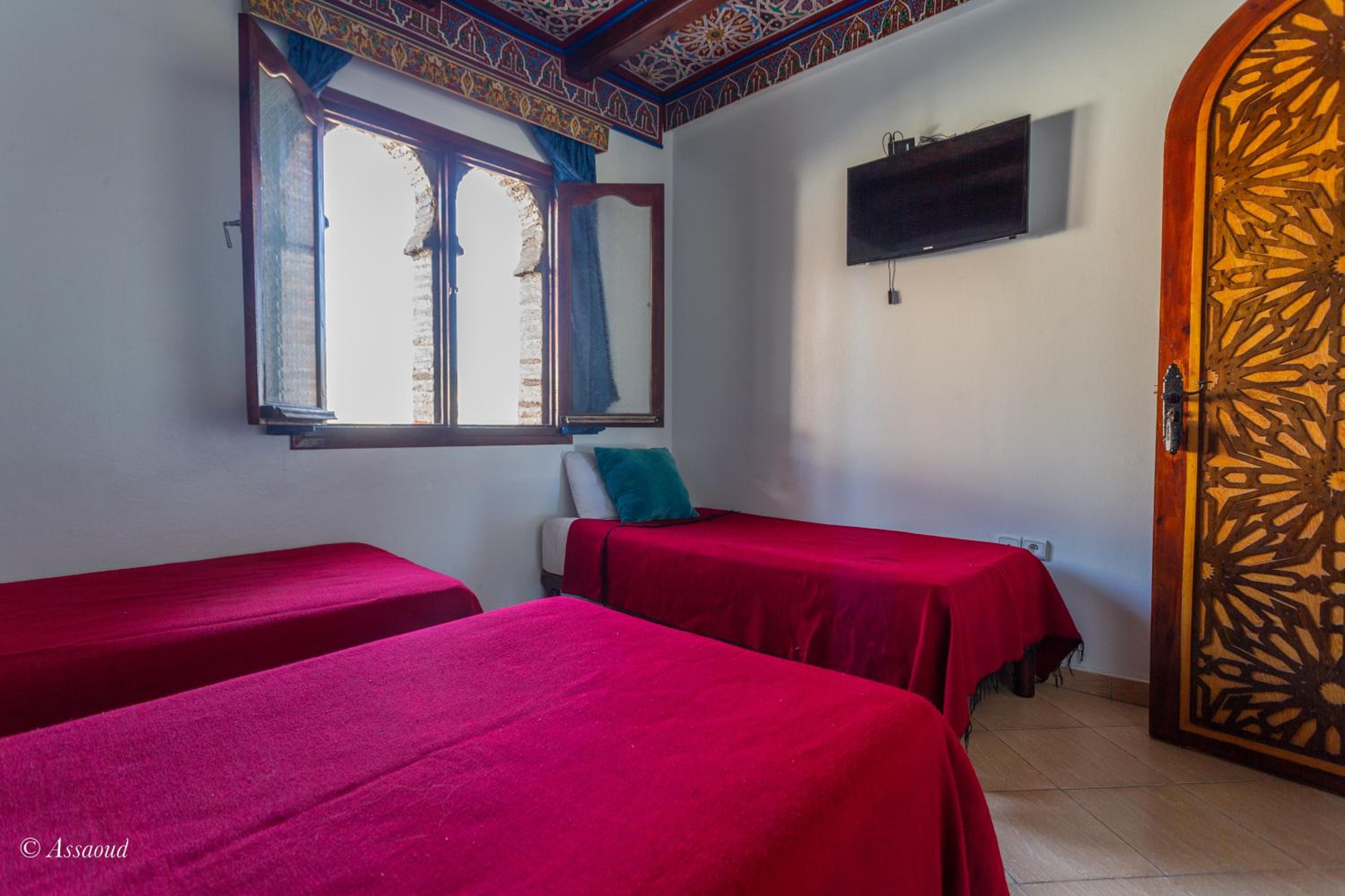 Economy Triple Room with Shared Bathroom photo 2