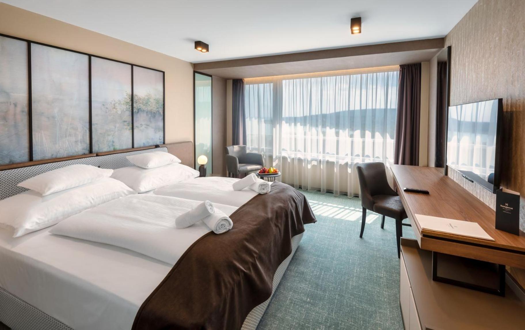 Suite - Photo 1