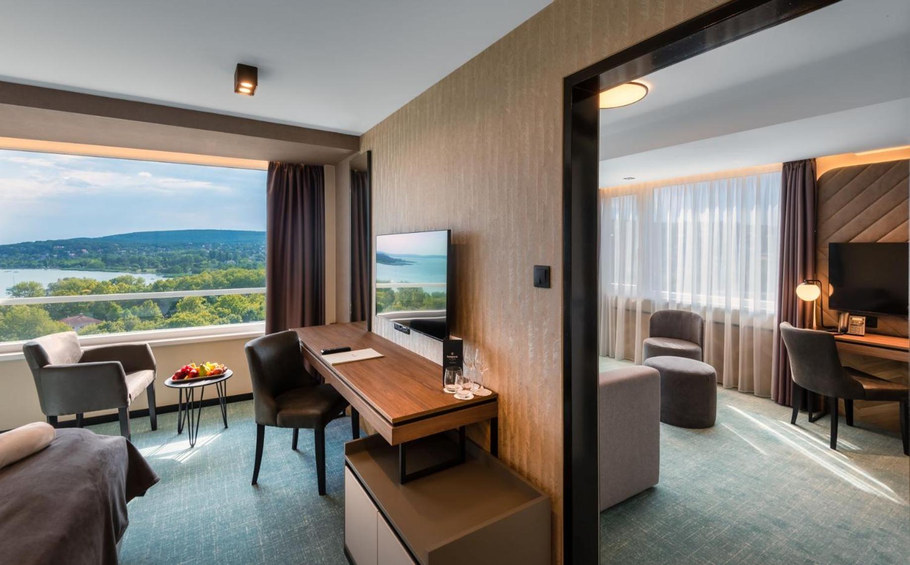 Suite - Photo 3