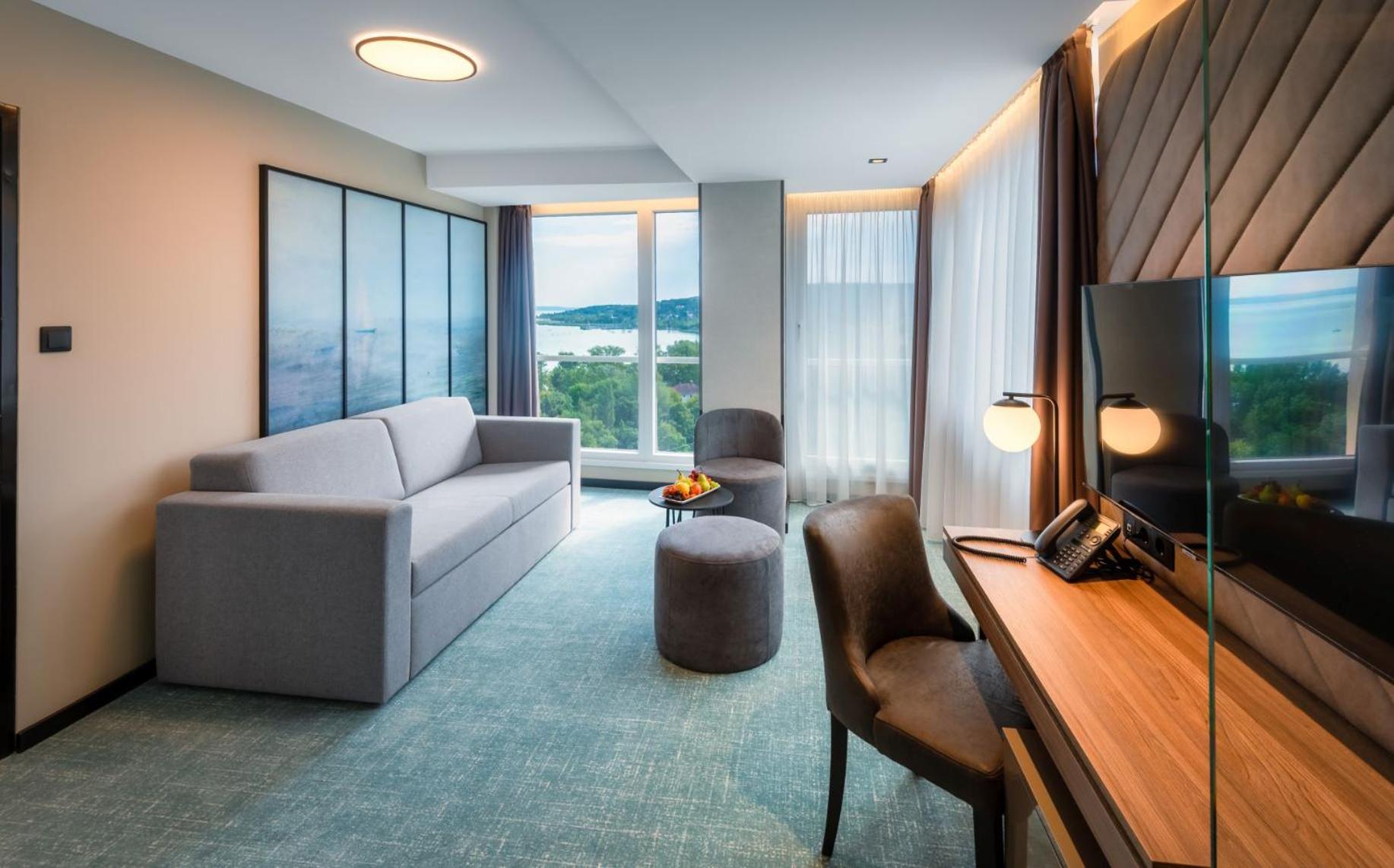 Suite - Photo 6
