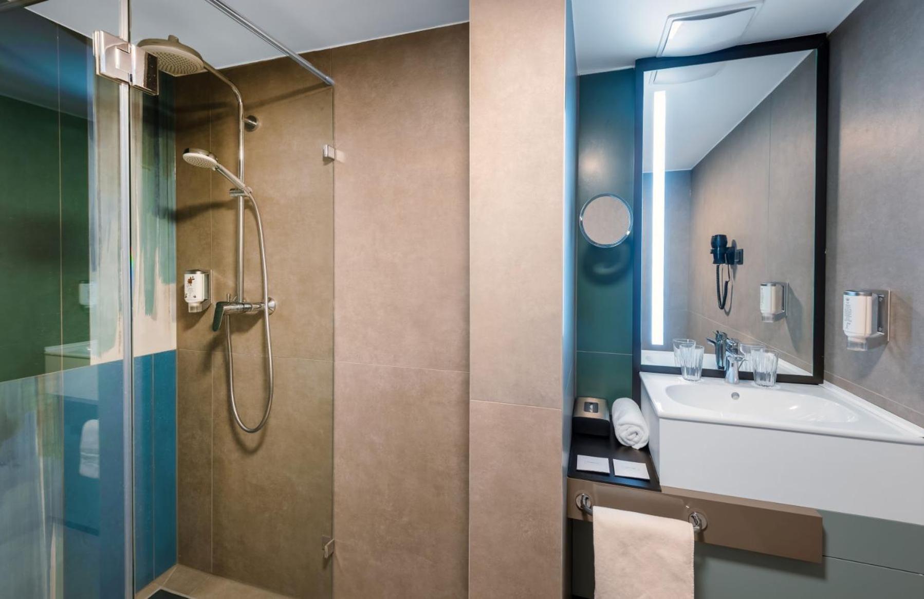 Suite - Photo 2
