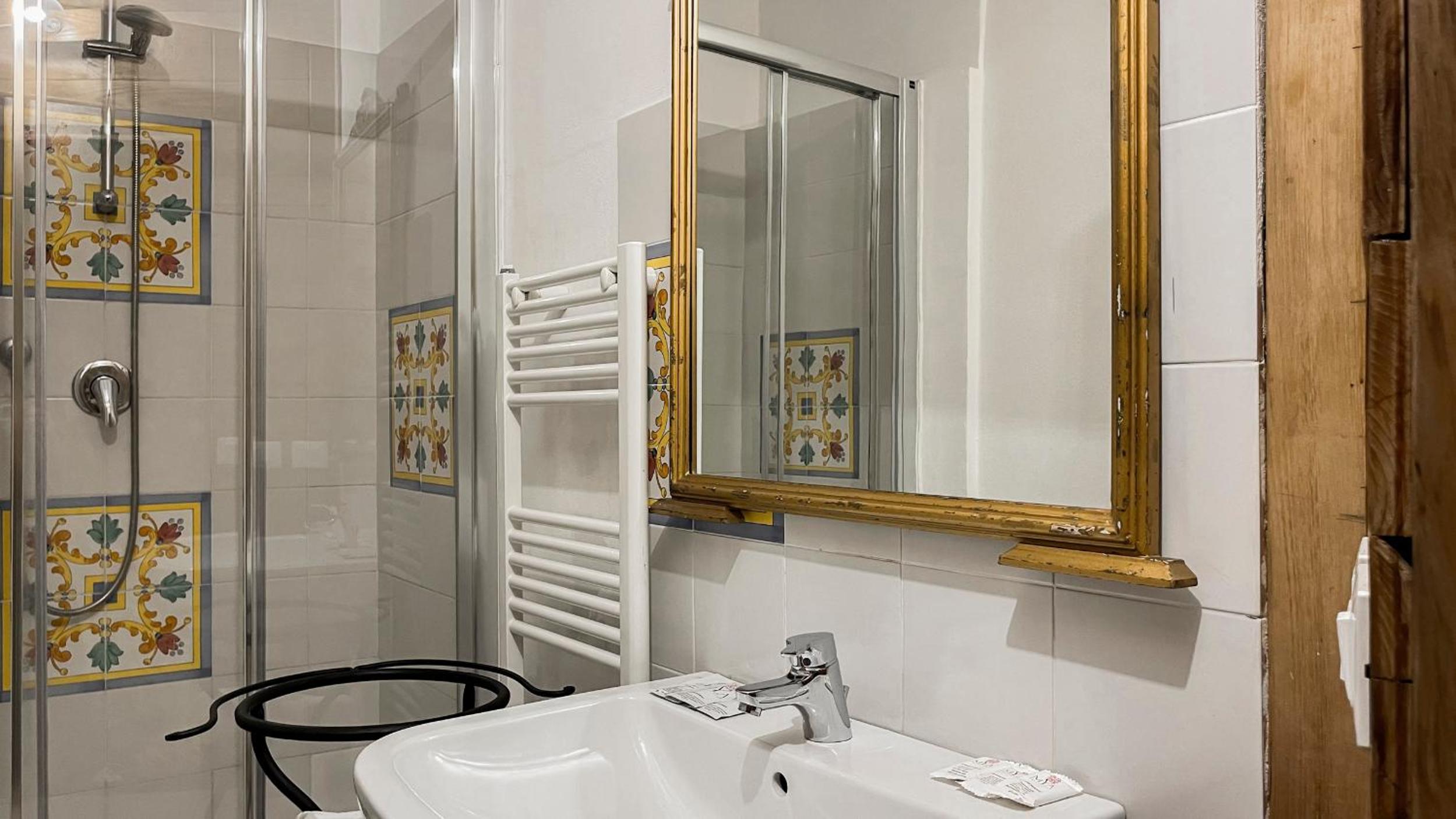 Standard Apartment - Photo 5