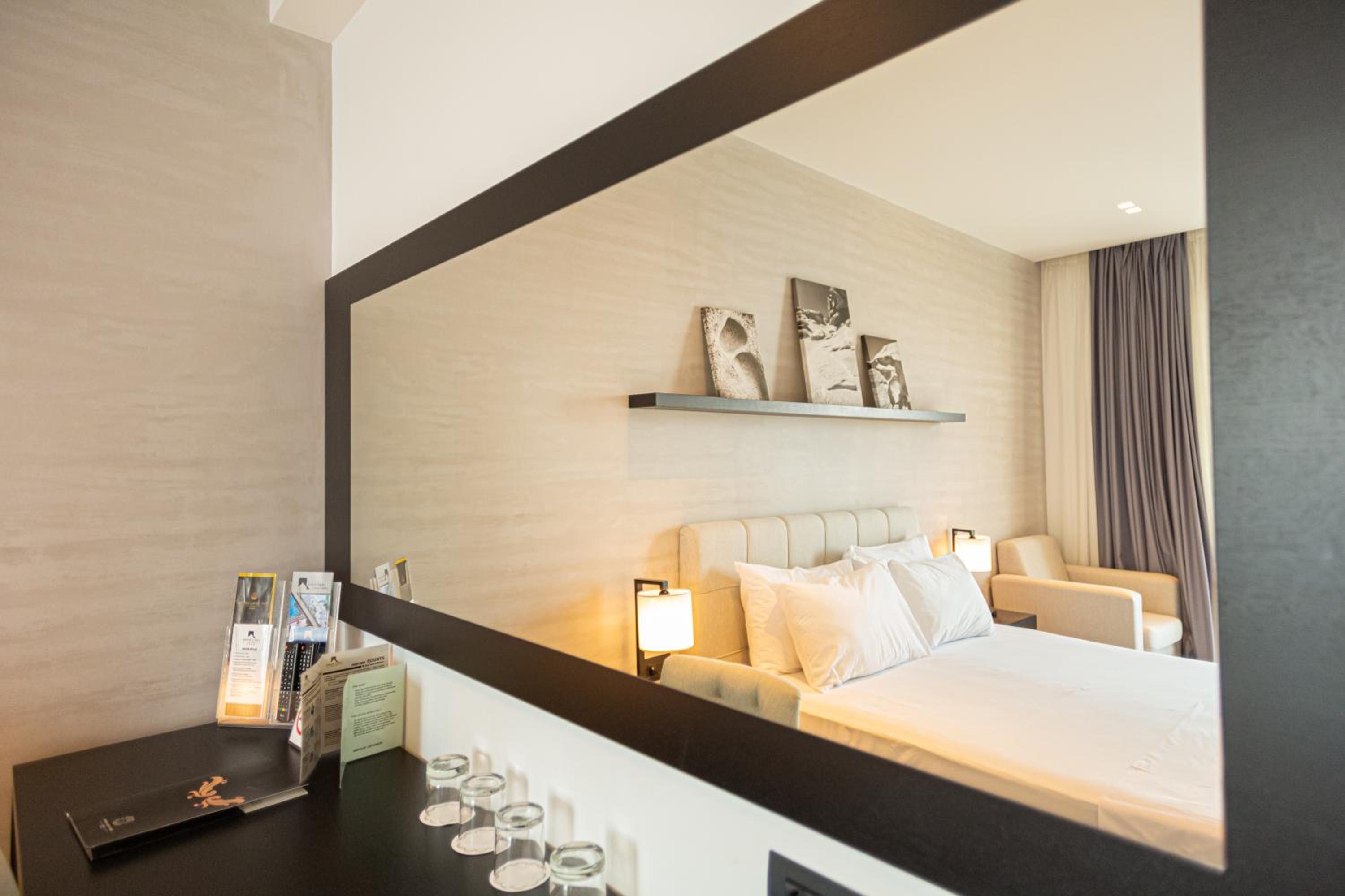 Deluxe Suite with Sea View photo 1