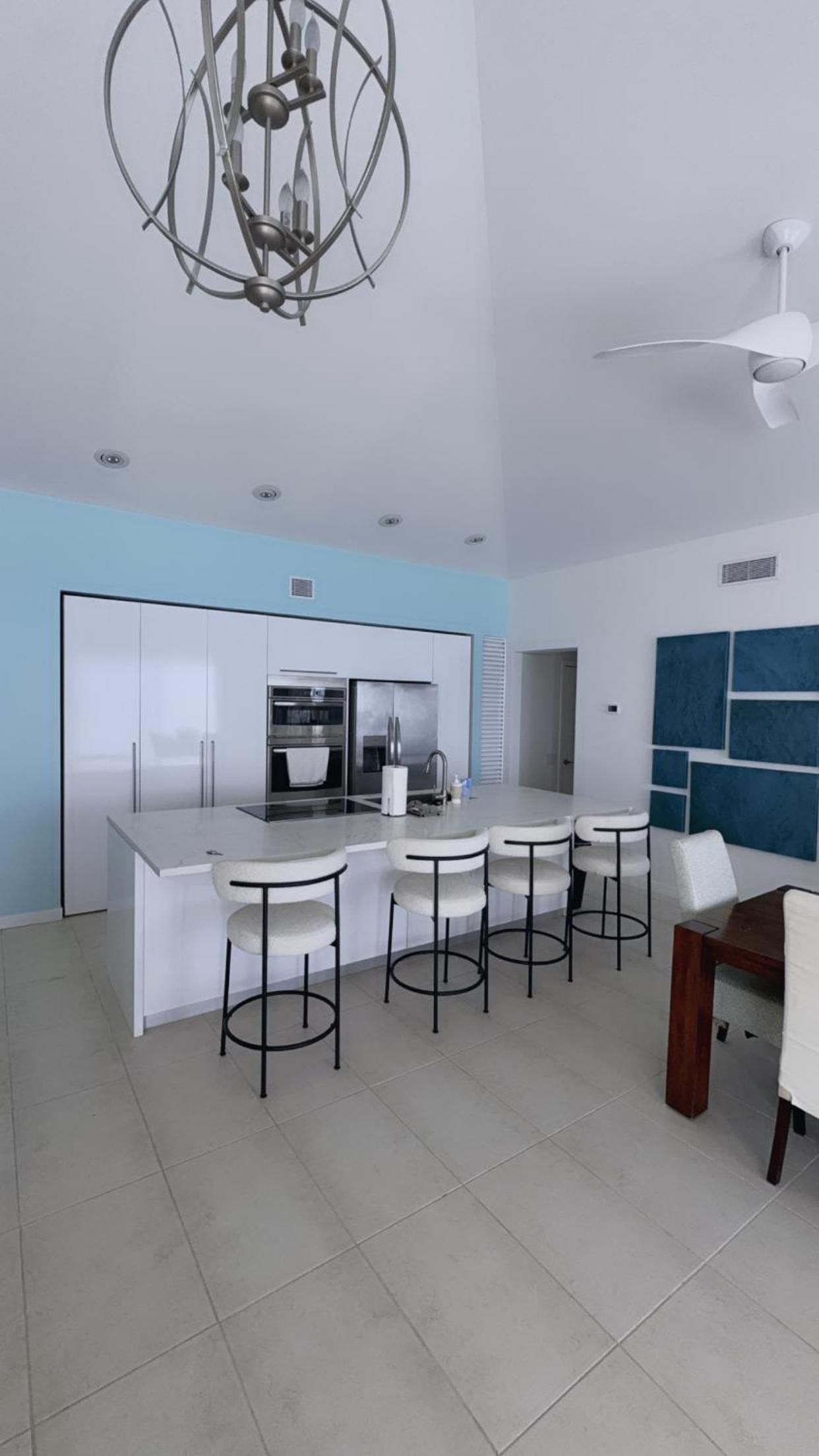 Three-Bedroom Apartment with Ocean View photo 1