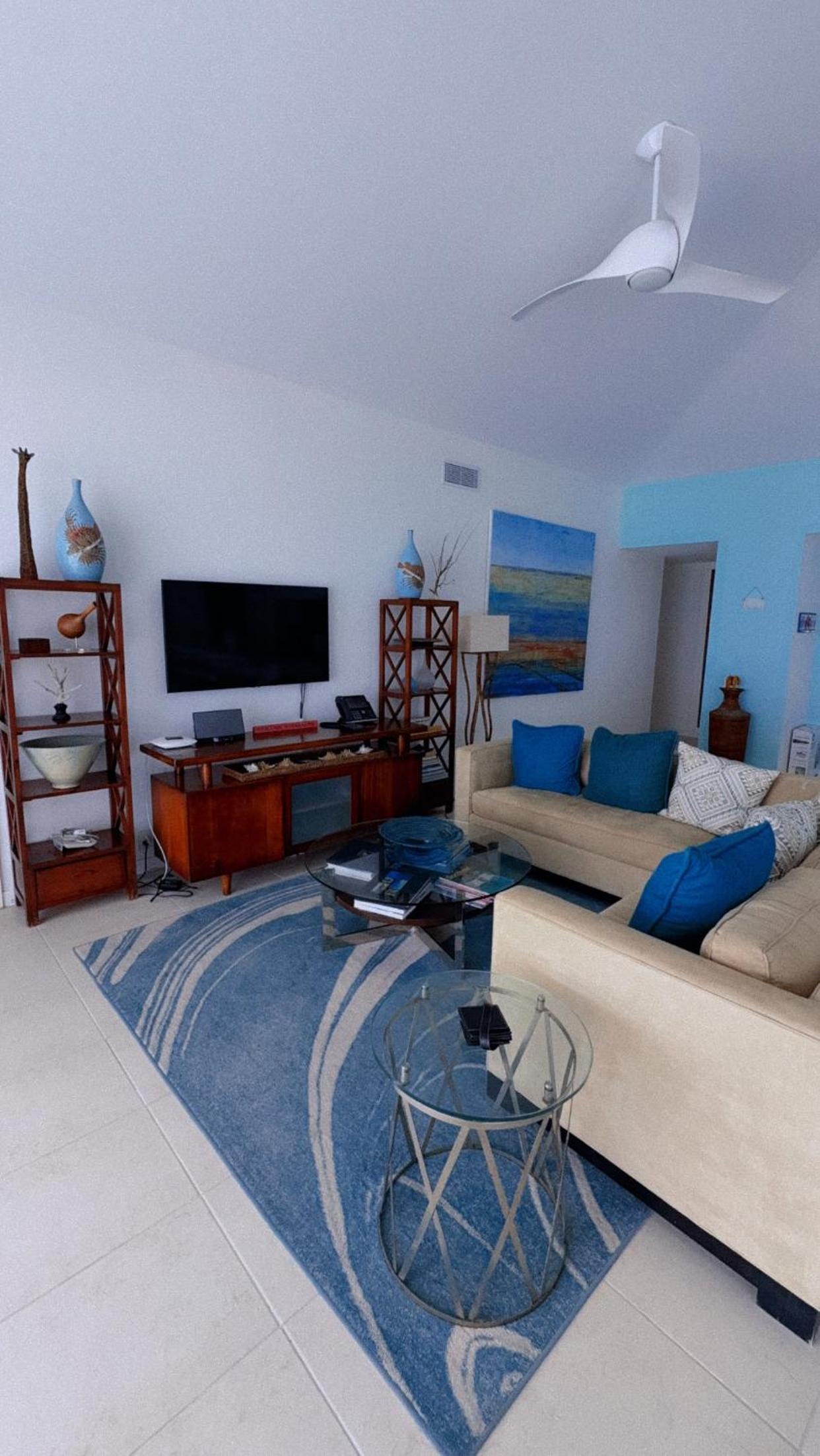 Three-Bedroom Apartment with Ocean View photo 2