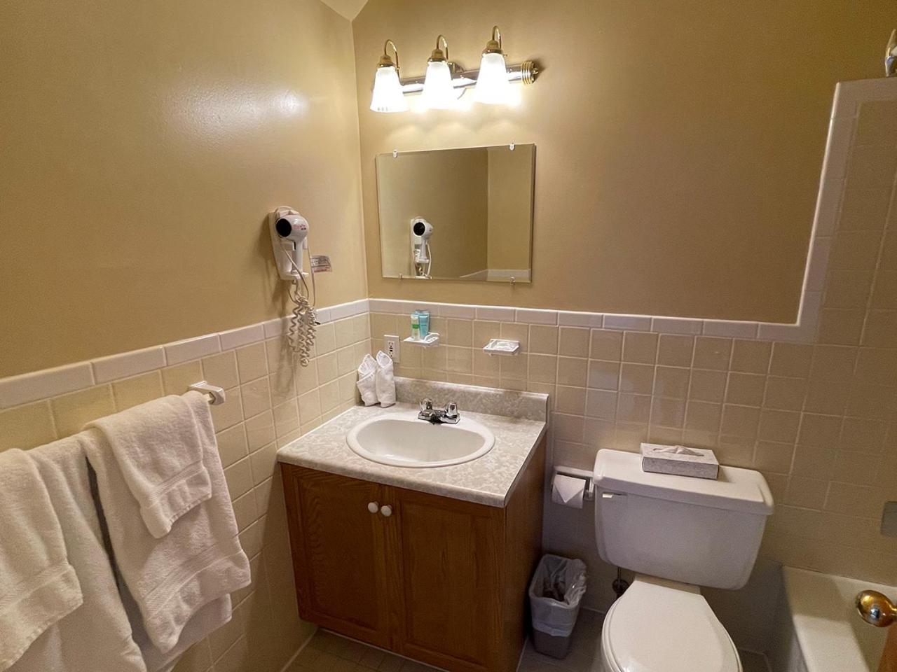 Queen Room photo 3