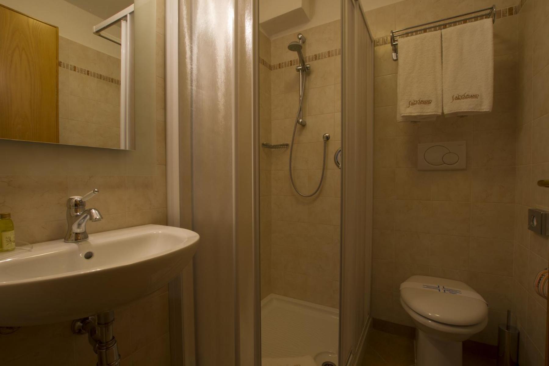 Standard Double Room - Ground Floor - Photo 9