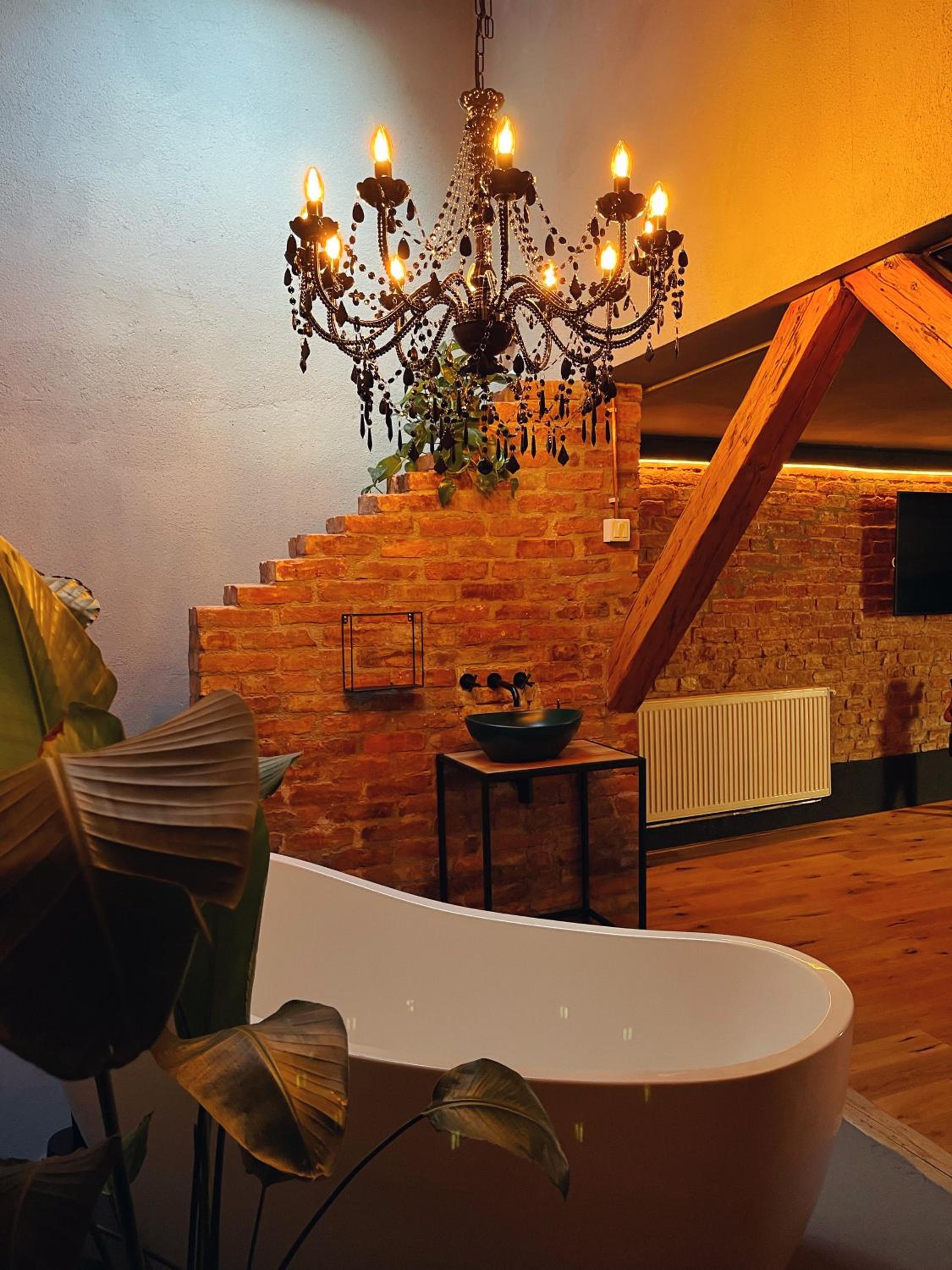 One-Bedroom Apartment - Photo 12
