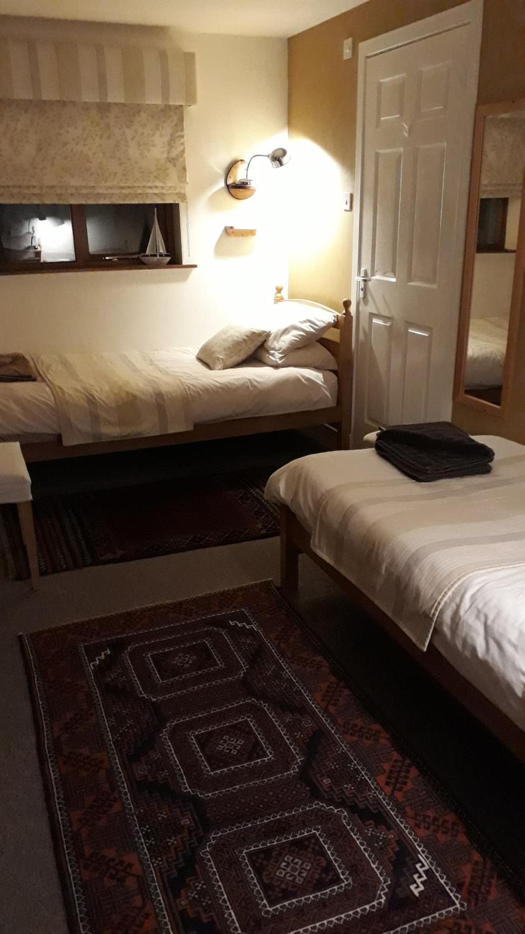 Twin Room with Private Bathroom photo 3