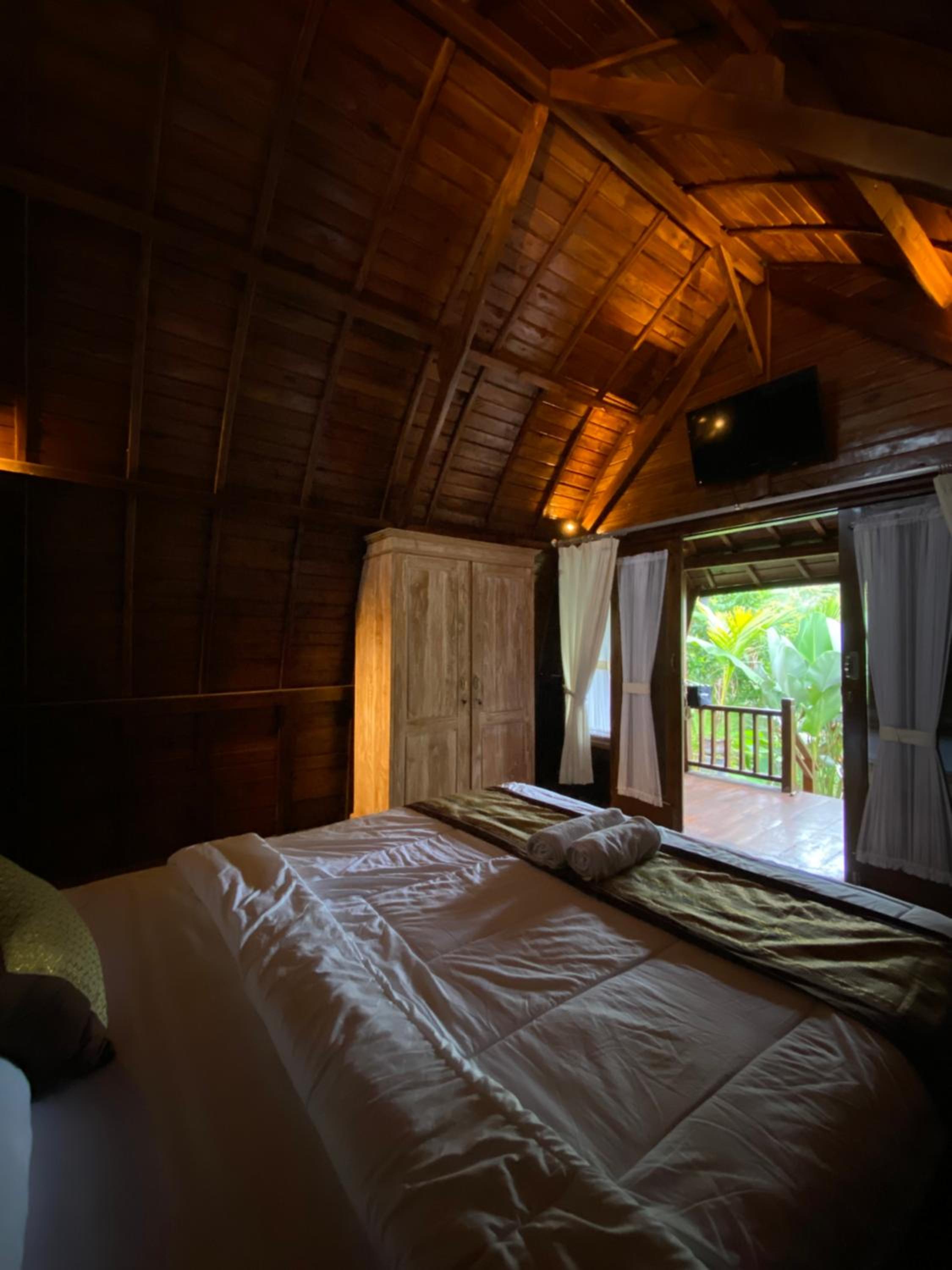 Double Room with Pool View - Photo 5